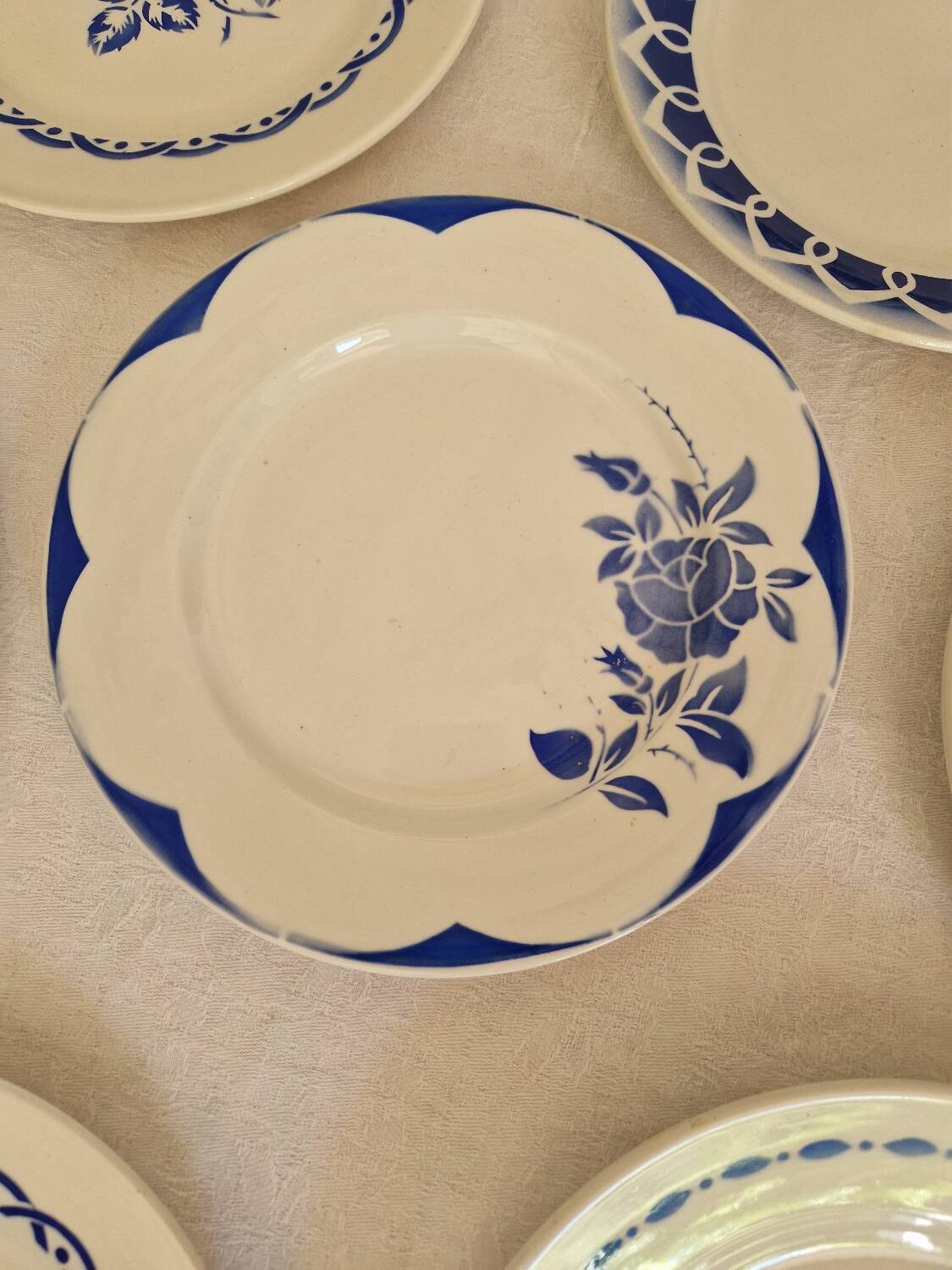 Set of 12 mismatched dinner plates