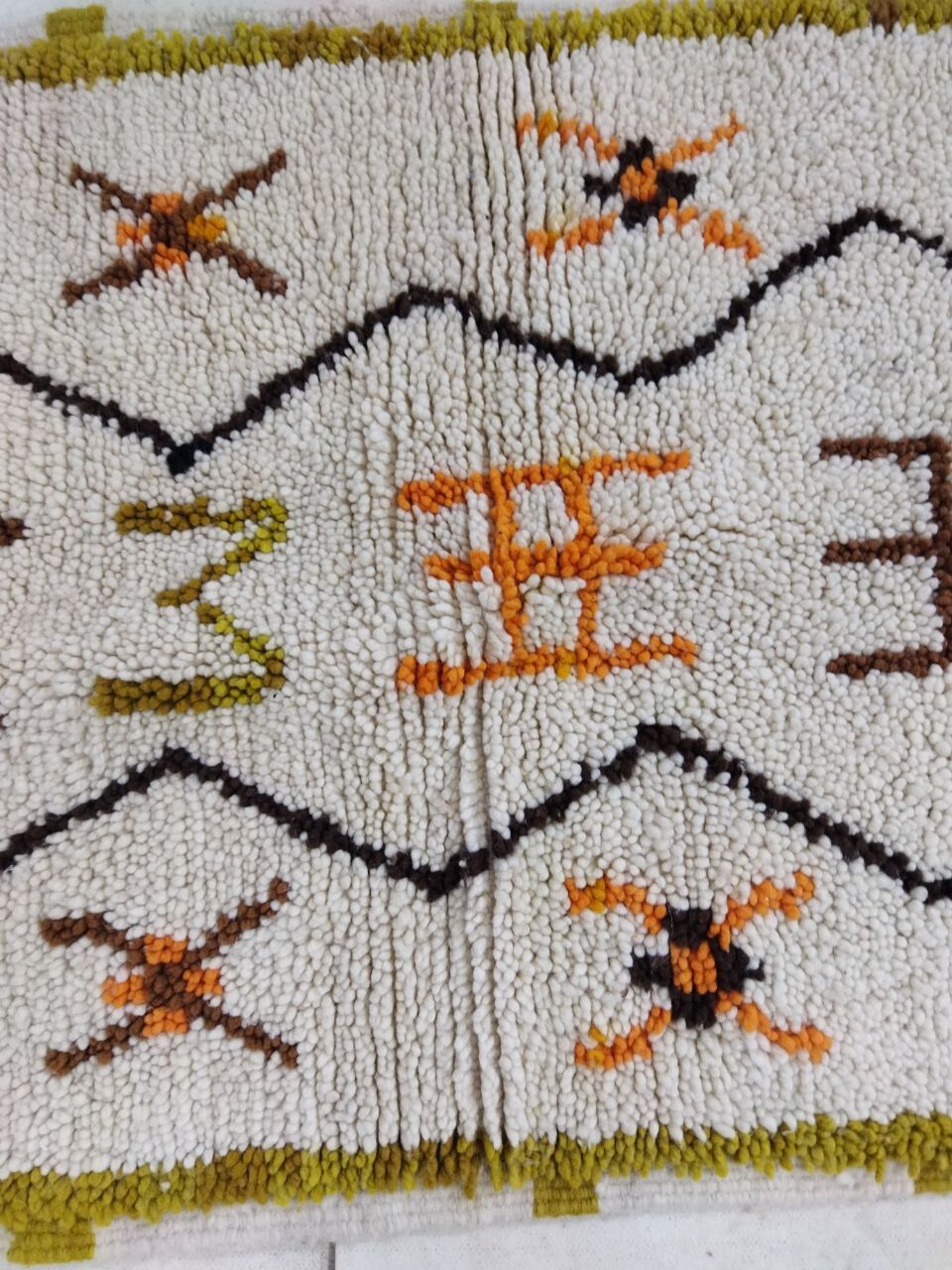 Moroccan berbere carpet 102x62cm