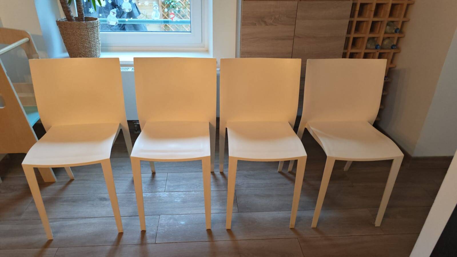 Lot of 4 Kartell "Slick" chairs designed by Philippe Starck - off-white.