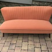 Coral mid-century cocktail canapé in fabric, solid beech legs — 1950