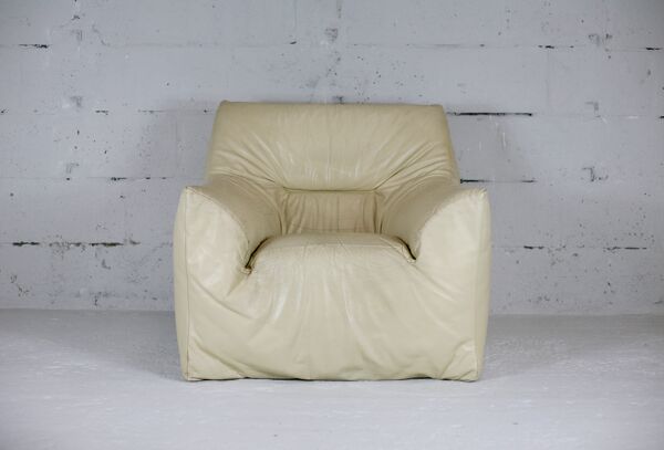 Fauteuil cuir et mousse couleur crème, France, circa 1970