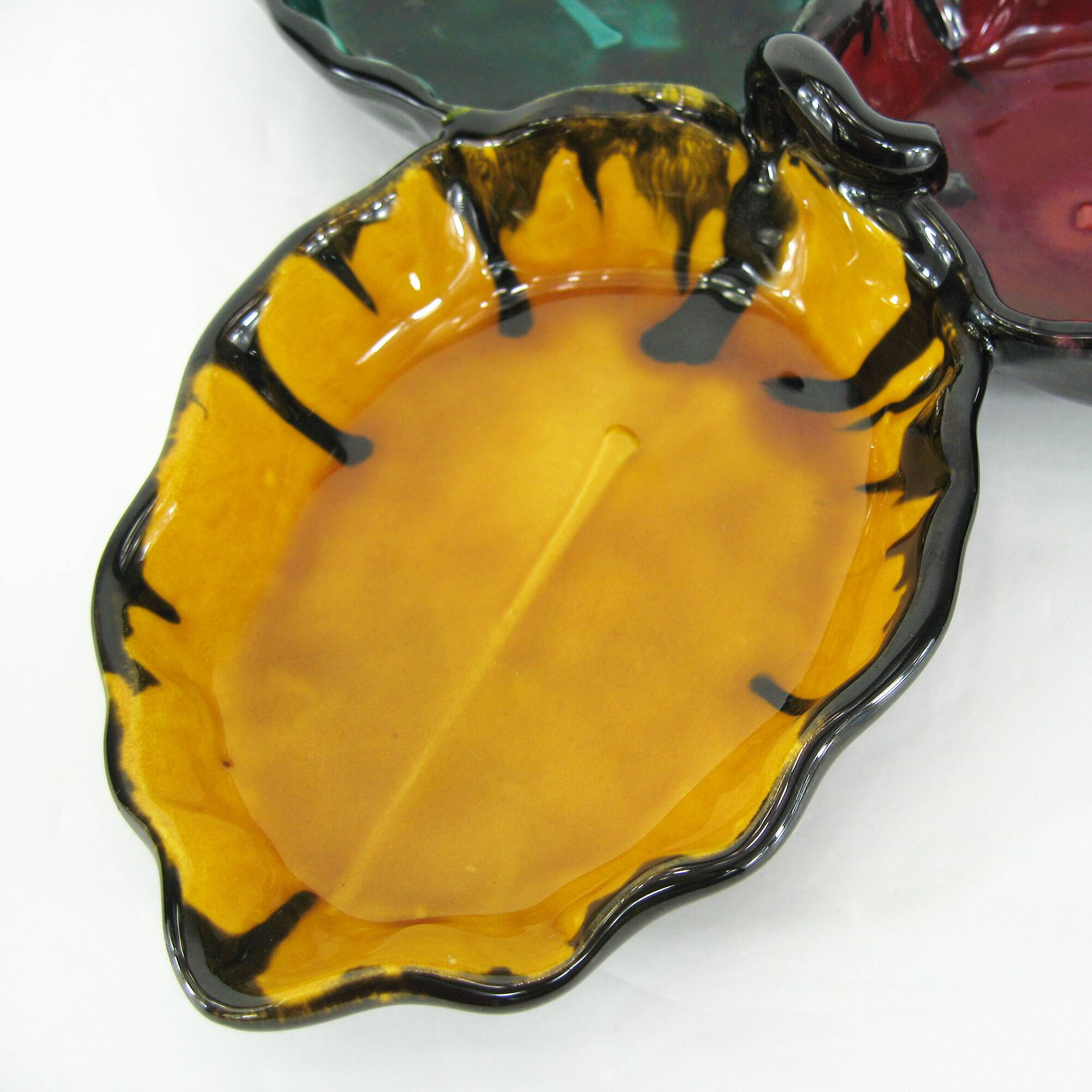 Ceramic compartmentalized leaf-shaped dish - vintage 50s