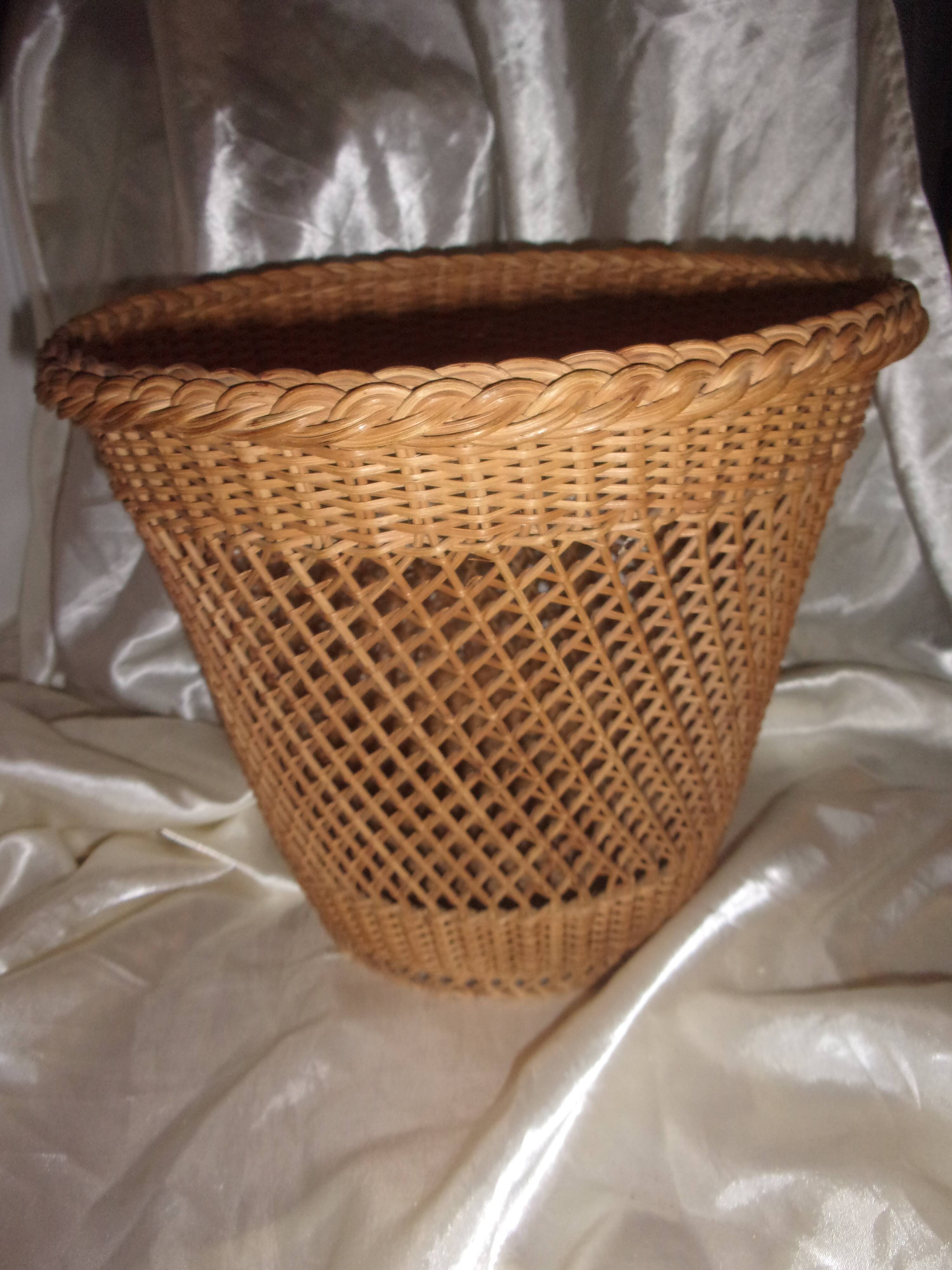 Wicker plant pot