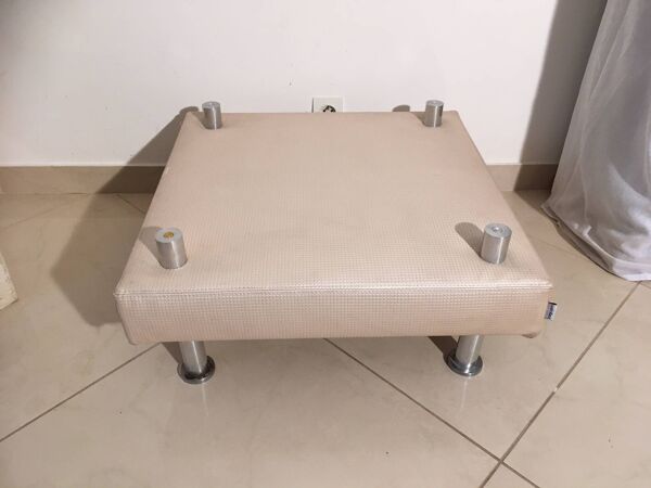 Table basse contemporaine éditée par Luxy (Italie)