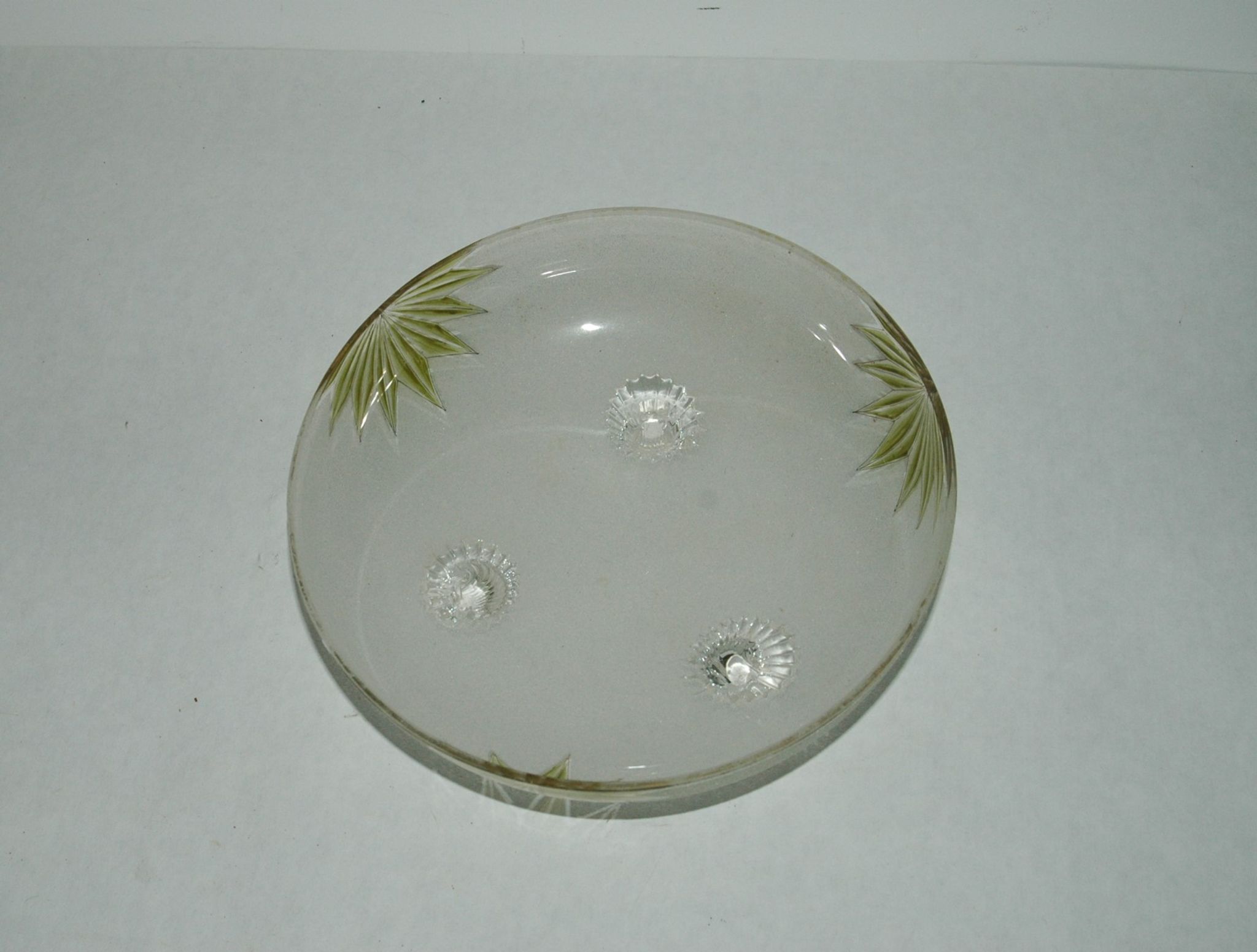 Coupe en verre givré et émaillé art-nouveau
