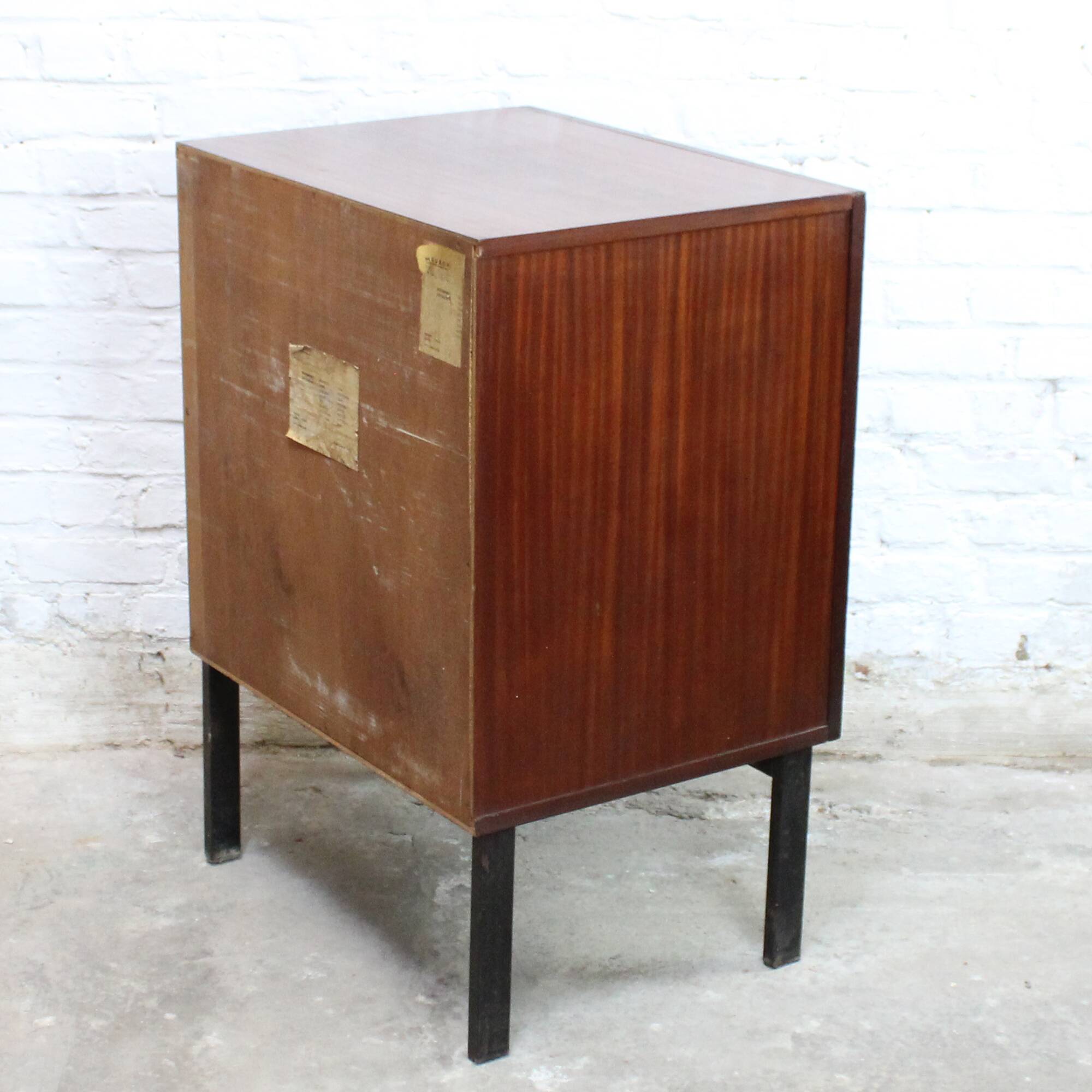 Meuble de rangement "660" par Pierre Guariche pour Meurop 1961