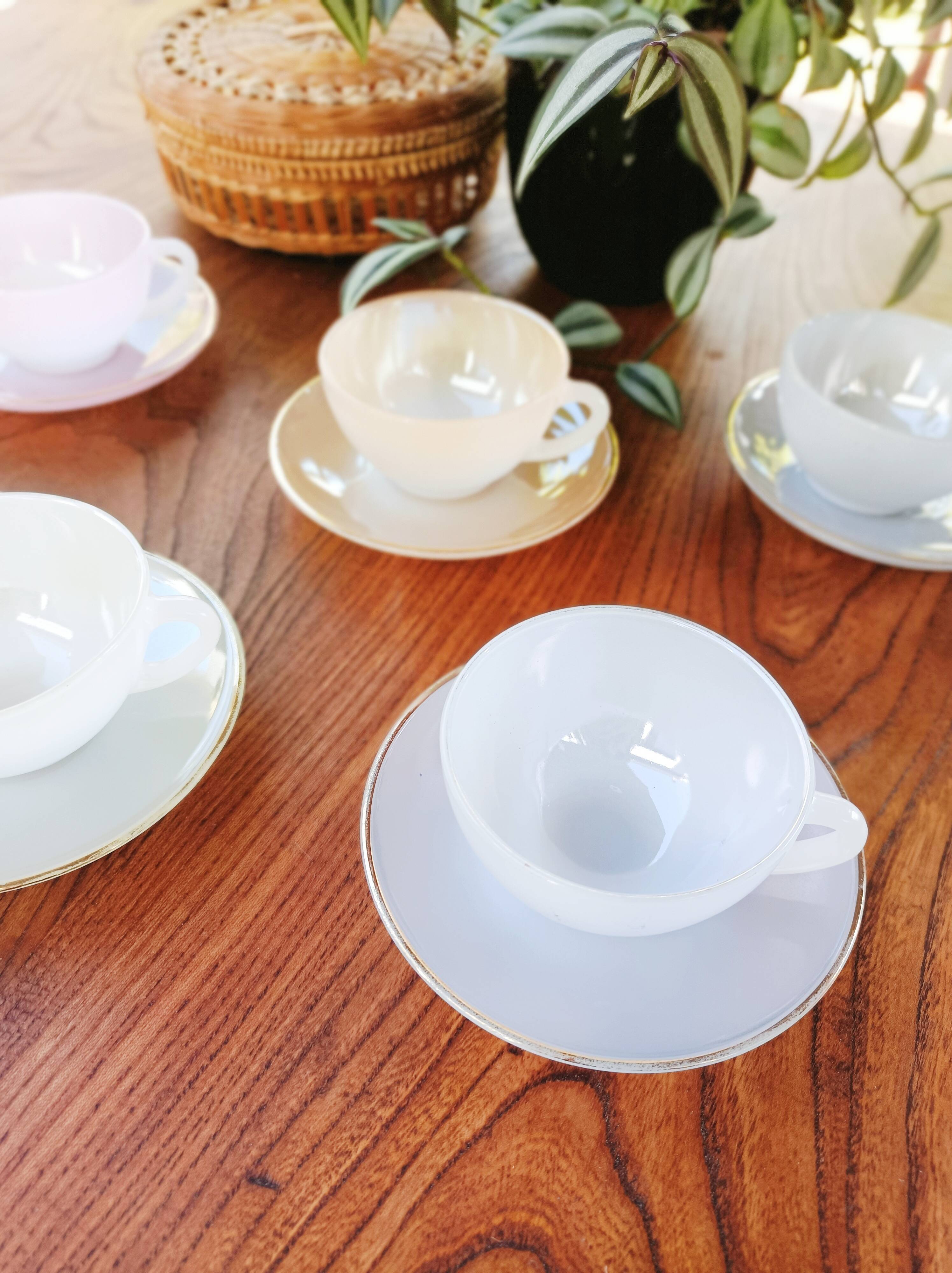 5 harlequin arcopal cups in opaline