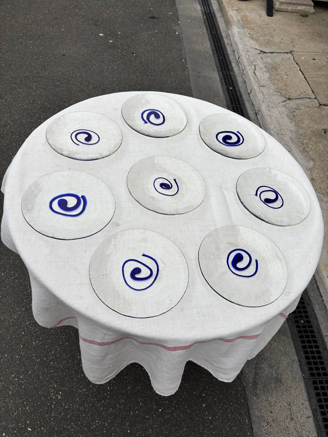 8 vintage blown glass plates with swirl decoration