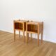 Paire de chevets en bois clair