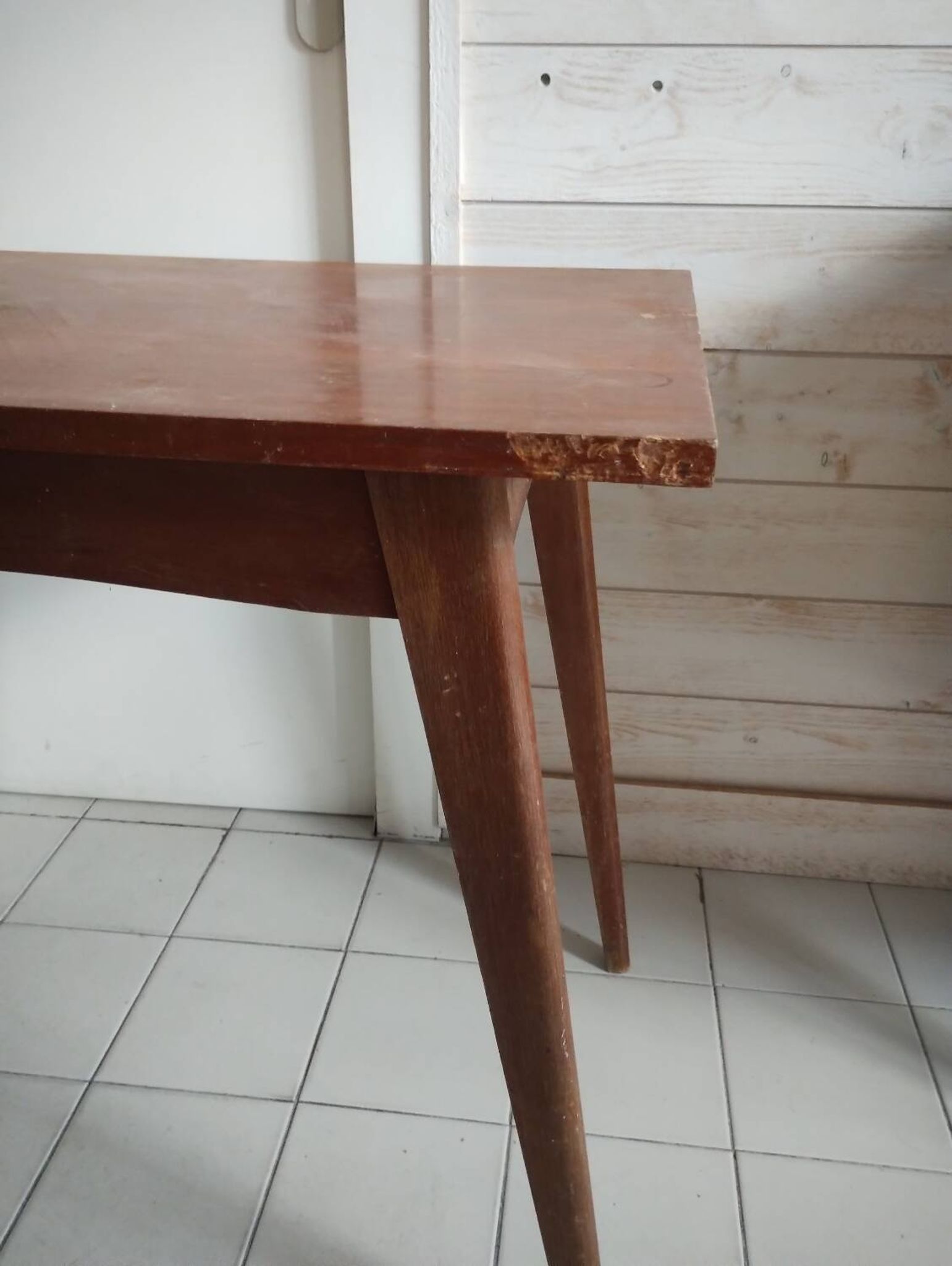 Compass leg desk