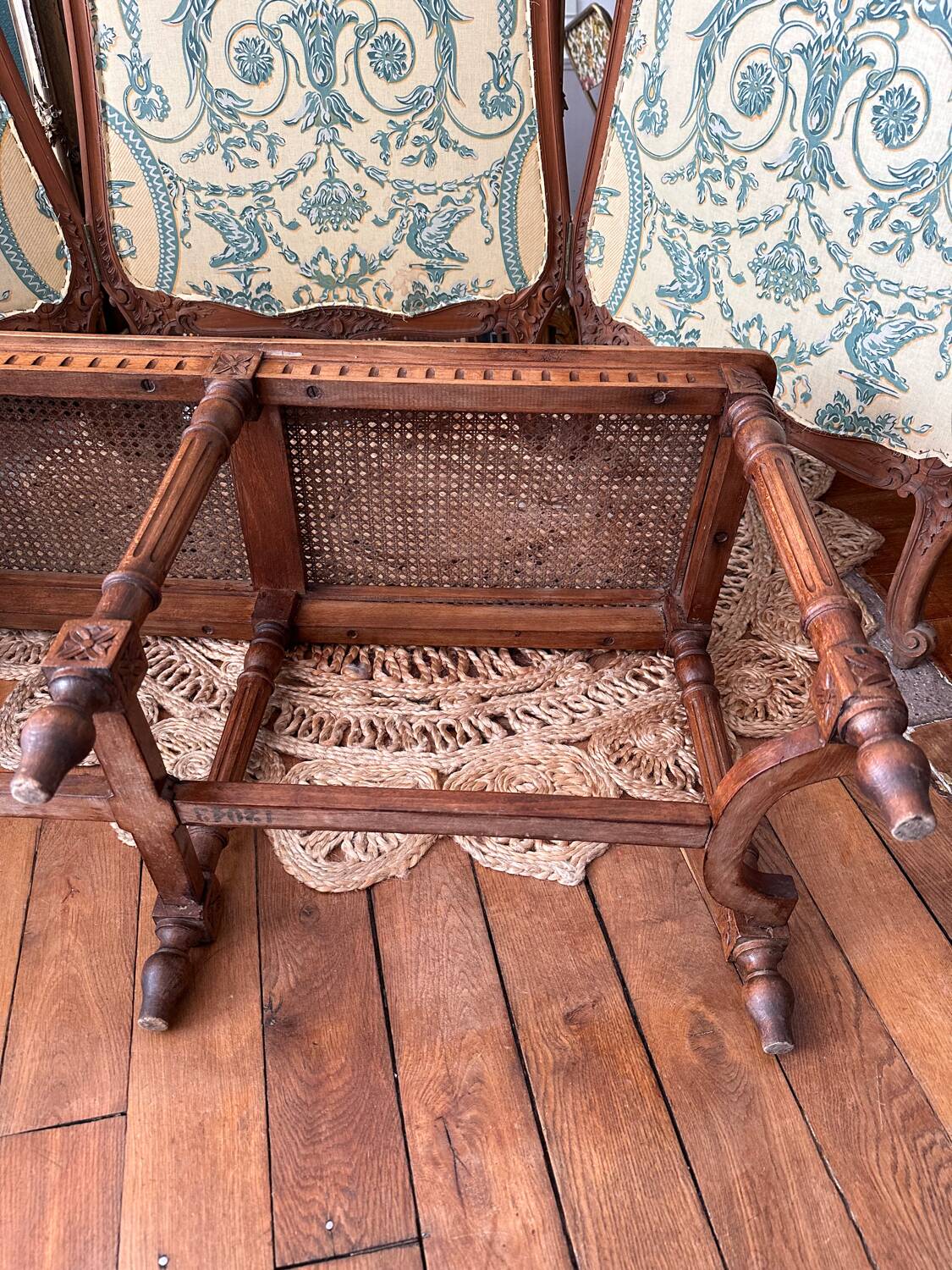 Piano bench seat in cane