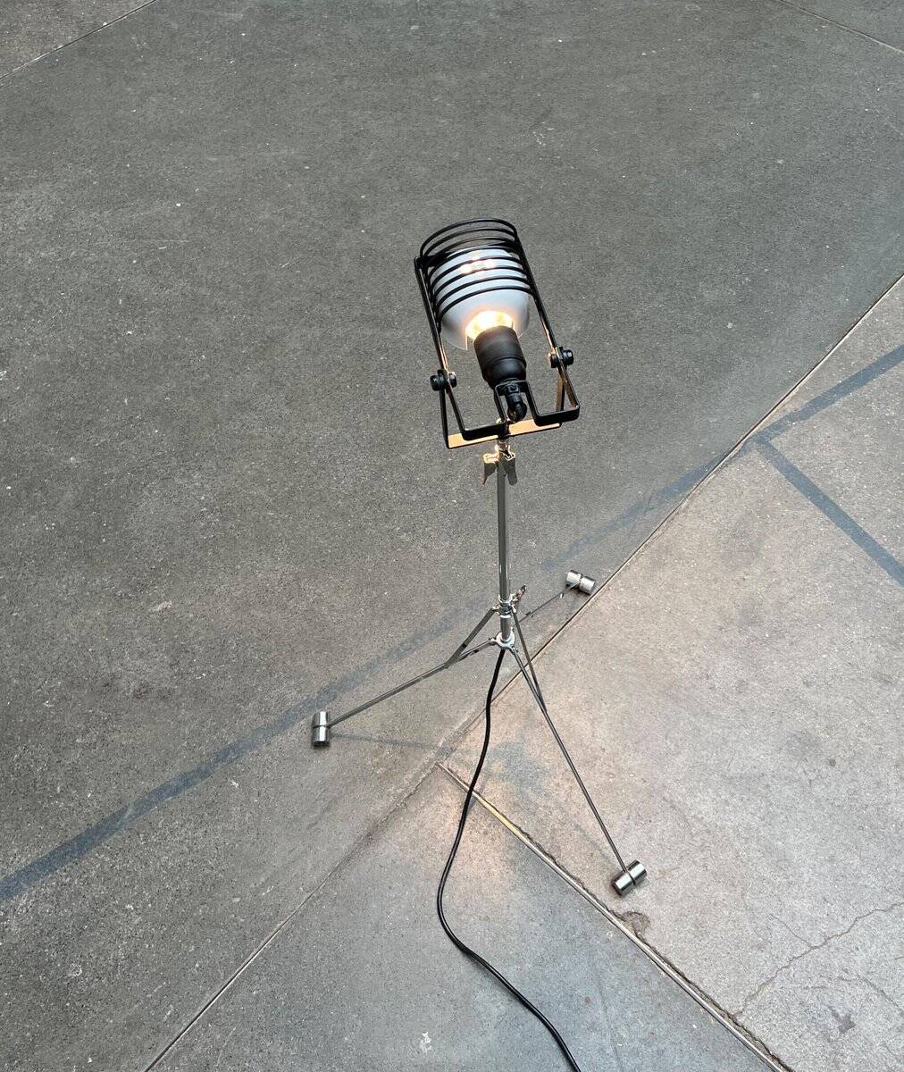 Vintage Italian Sintesi Terra folding floor lamp with tripod by Ernesto Gismondi for Artemide, 1970s.