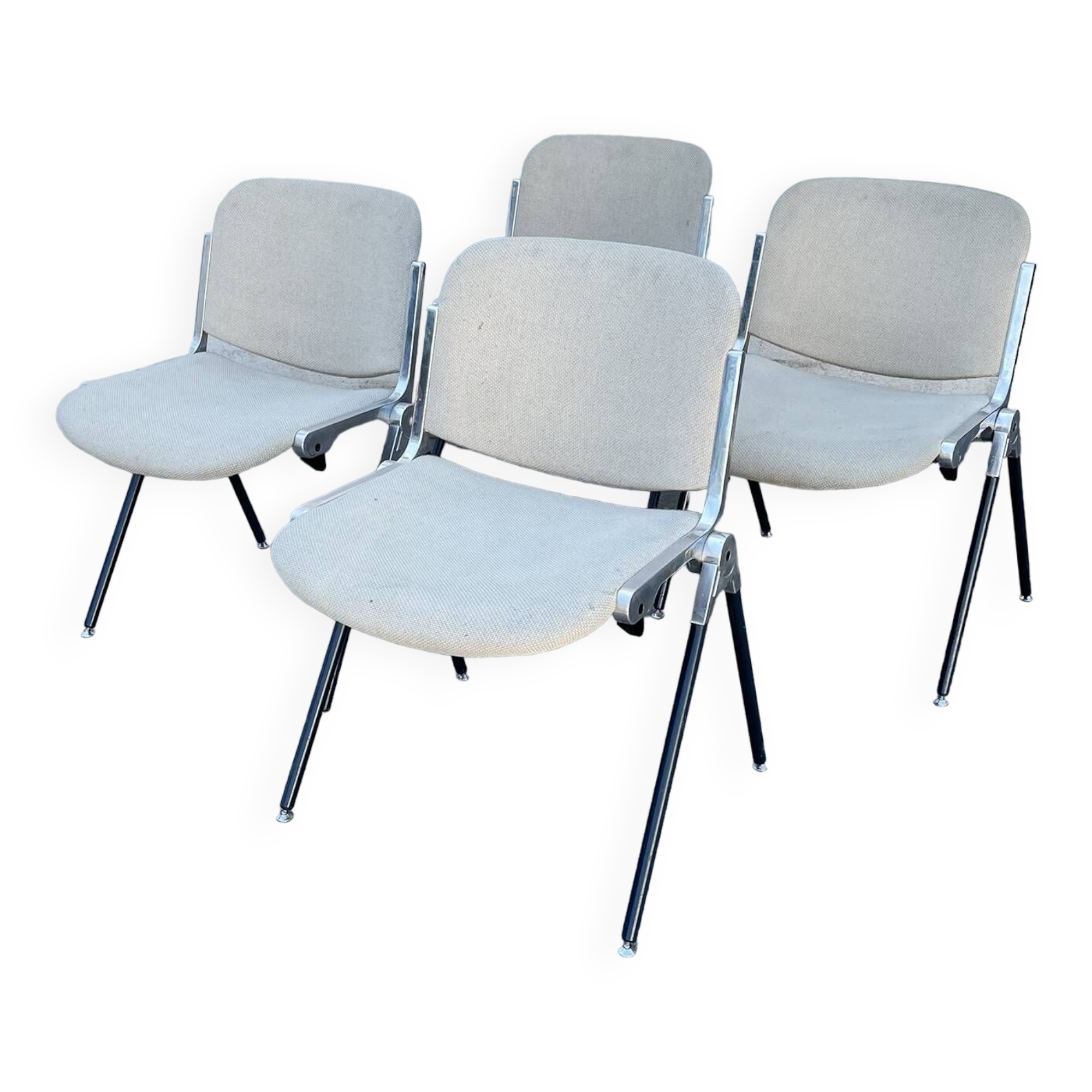 Série de 4 chaises modèle DSC 106 de Giancarlo Piretti pour Castelli