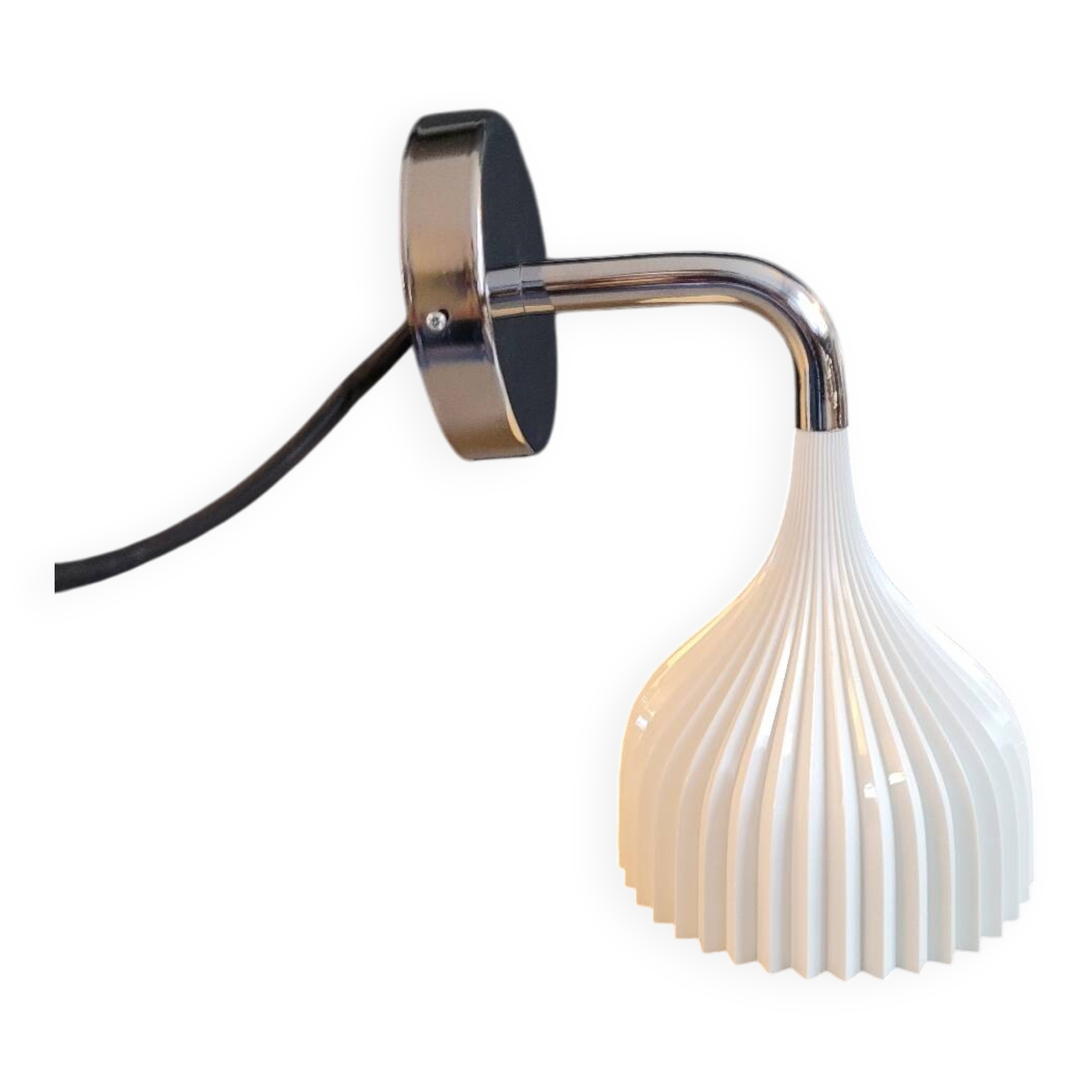 Applique E blanche par Kartell