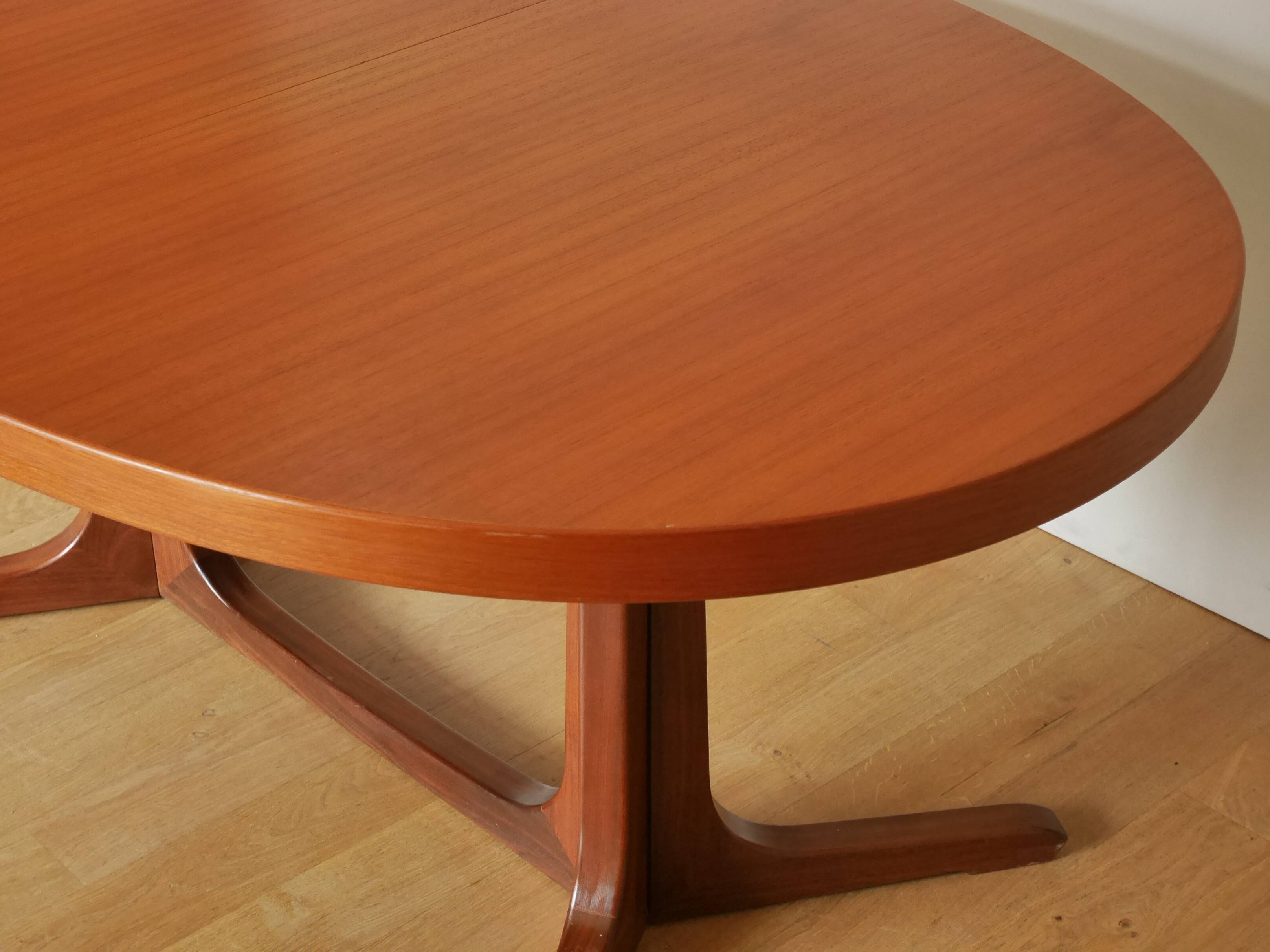 Baumann 60 years extendable oval table