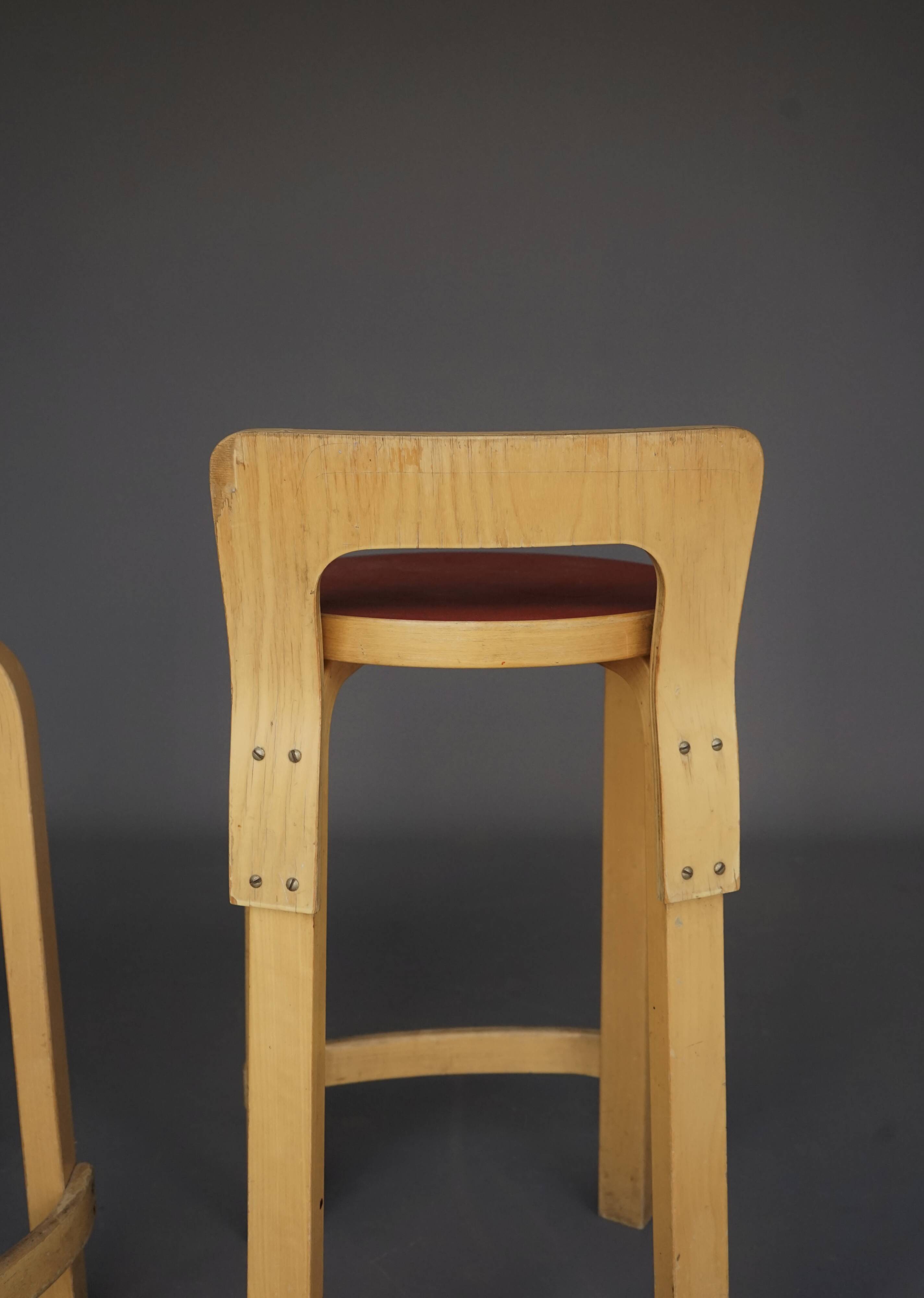 Tabourets de bar Alvar Aalto modèle K65 pour Artek, années 1950. Lot de 2.