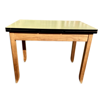 Expandable yellow formica table