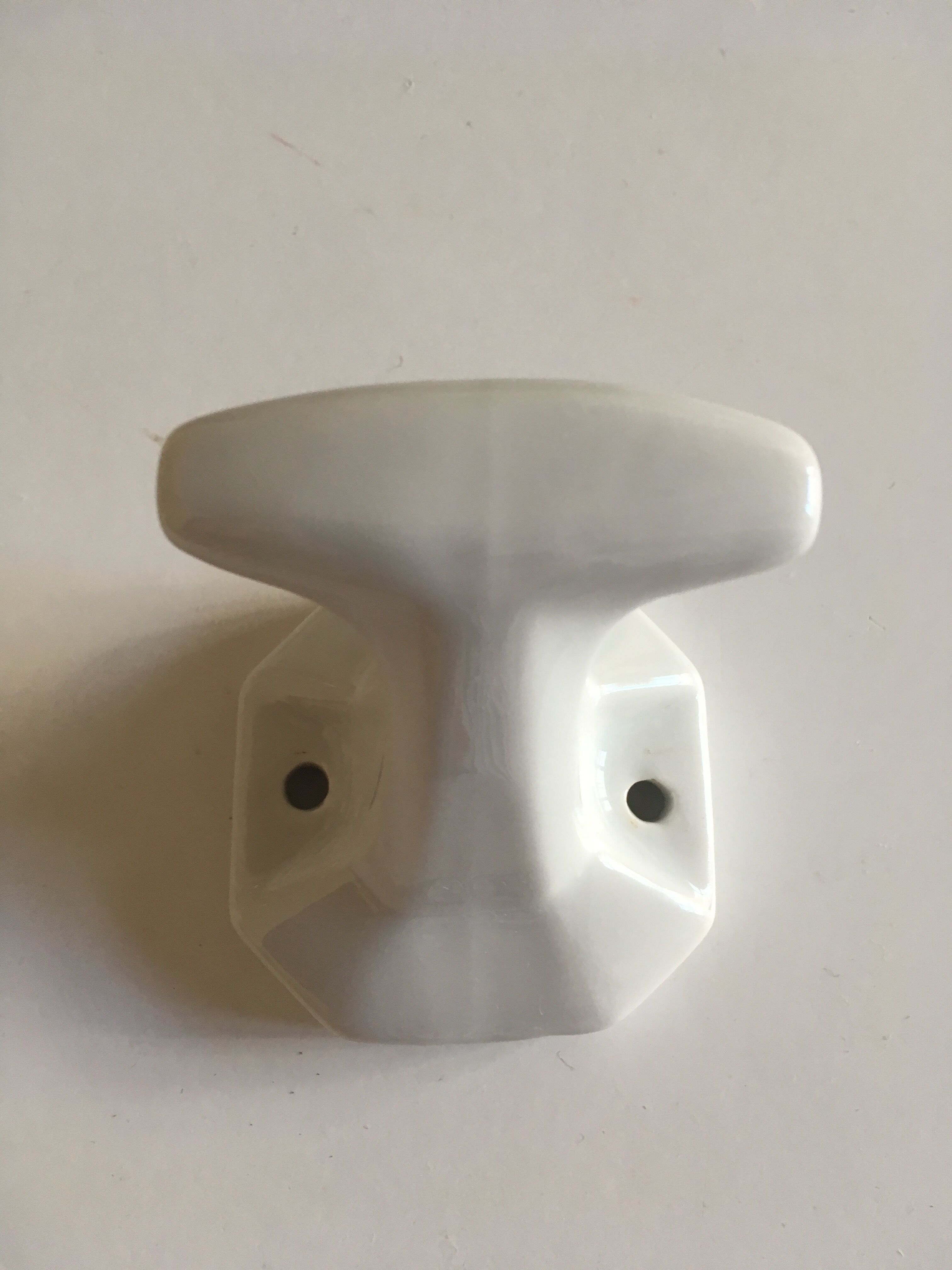 Bathroom patère in white art deco faience