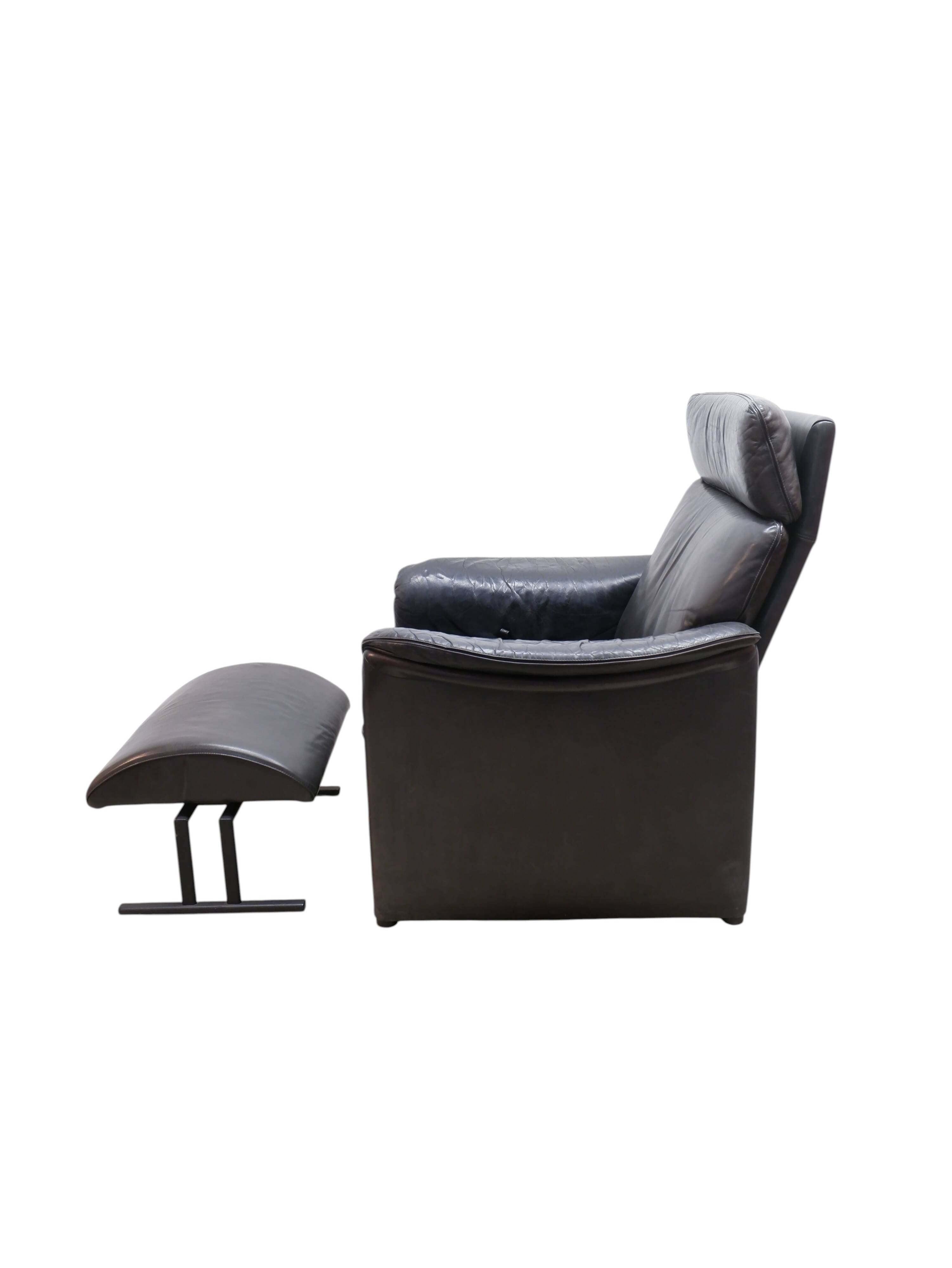 Fauteuil en cuir COR avec repose-pieds