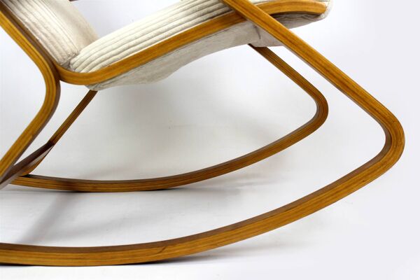 Fauteuil à bascule en contreplaqué restauré du milieu du siècle par L. Volak pour Drevopodnik Holesov, années 1960