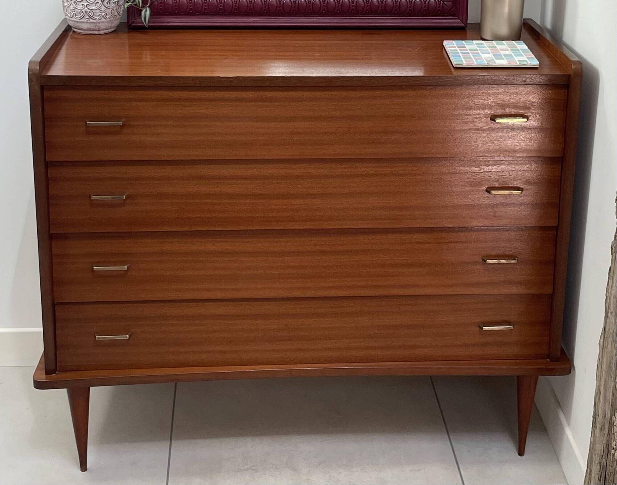 Commode vintage 4 tiroirs pieds compas simmob (années 1960/1970)