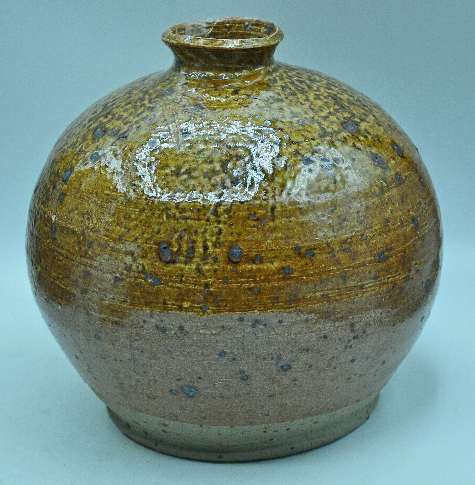 Vase ball onion in pyrity sandstone signed