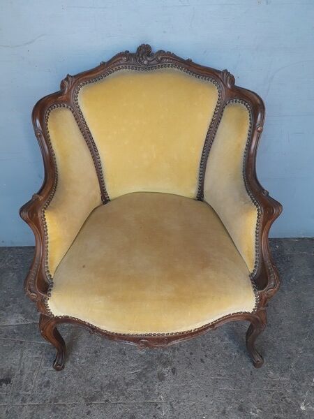 Bergere Louis XV ep 1930/40 walnut gondola