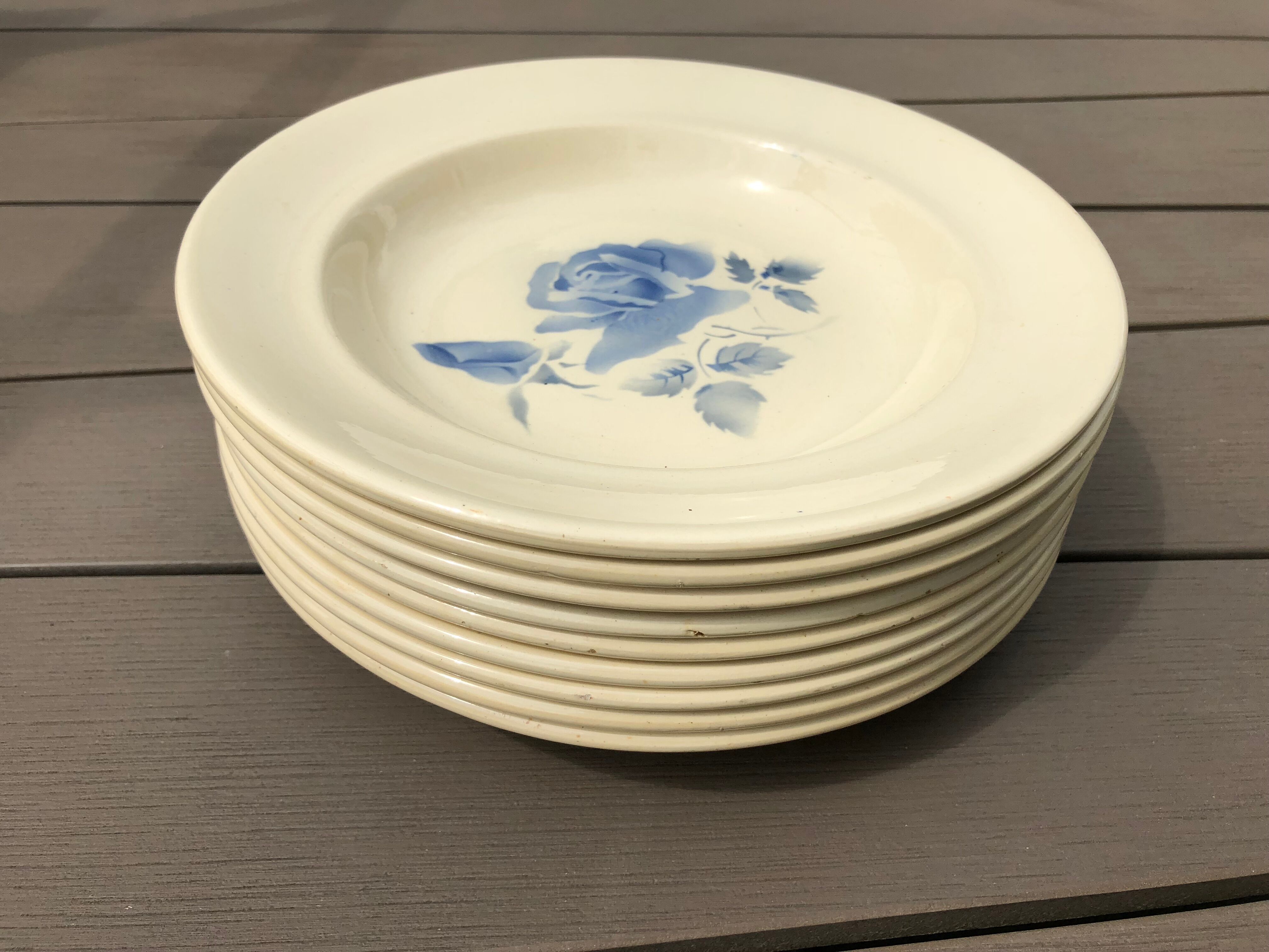 Service table 50 years cream digoin faience with blue rose decor