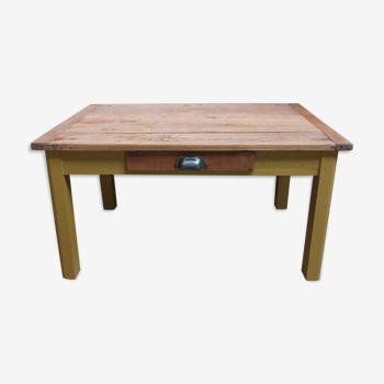 Coffee table in solid wood