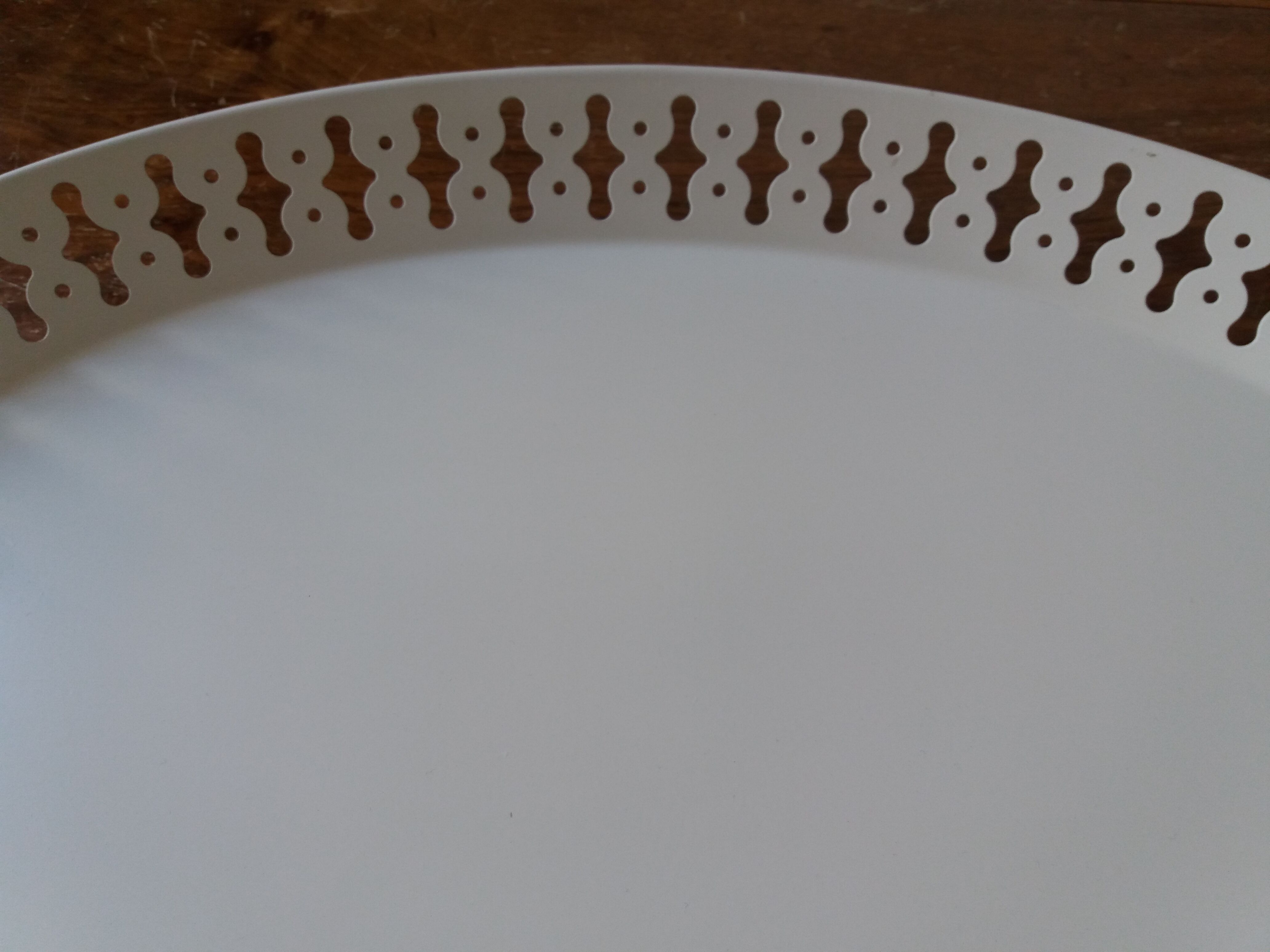 Oval tray in enamelled sheet metal with gallery