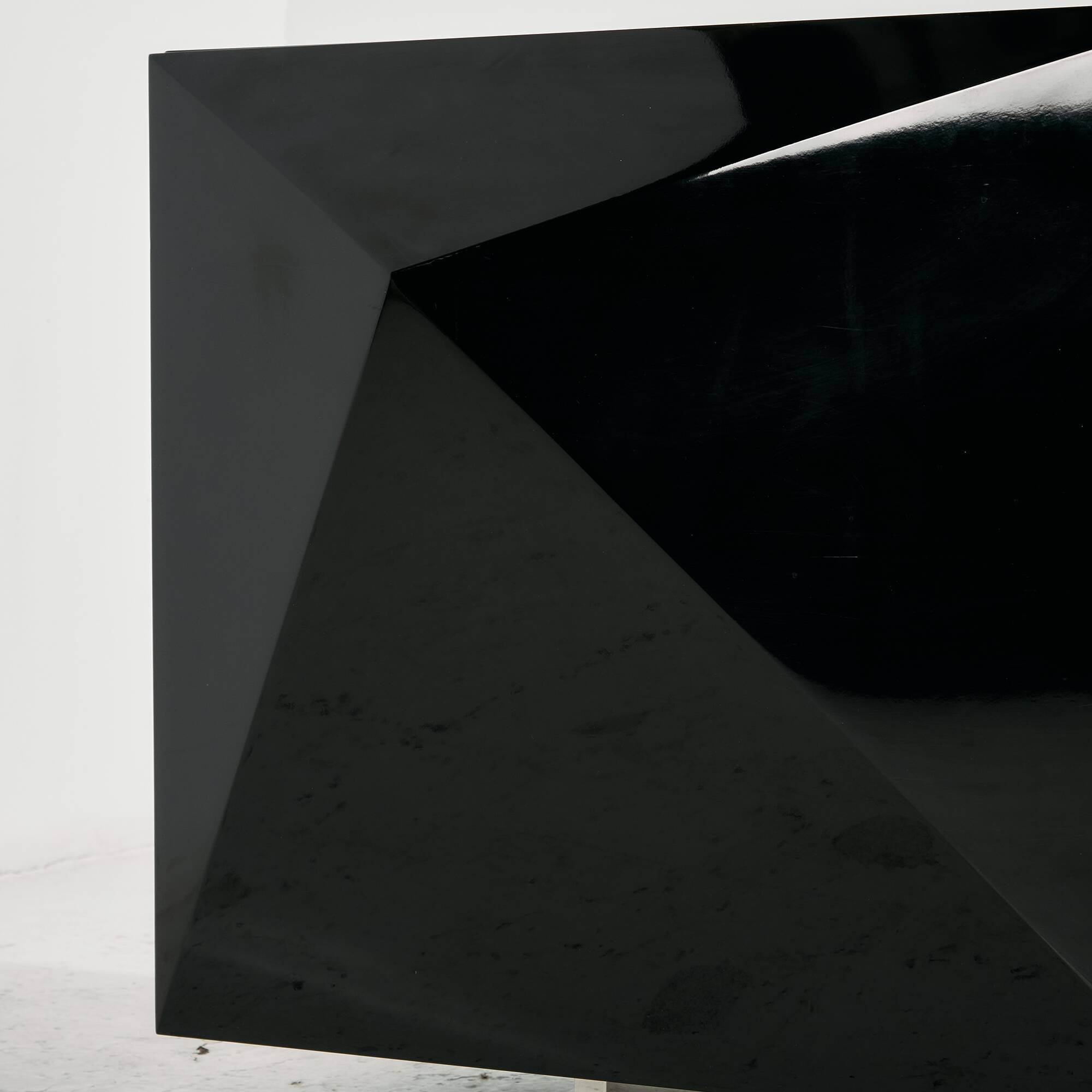 MK10909 High-gloss sideboard