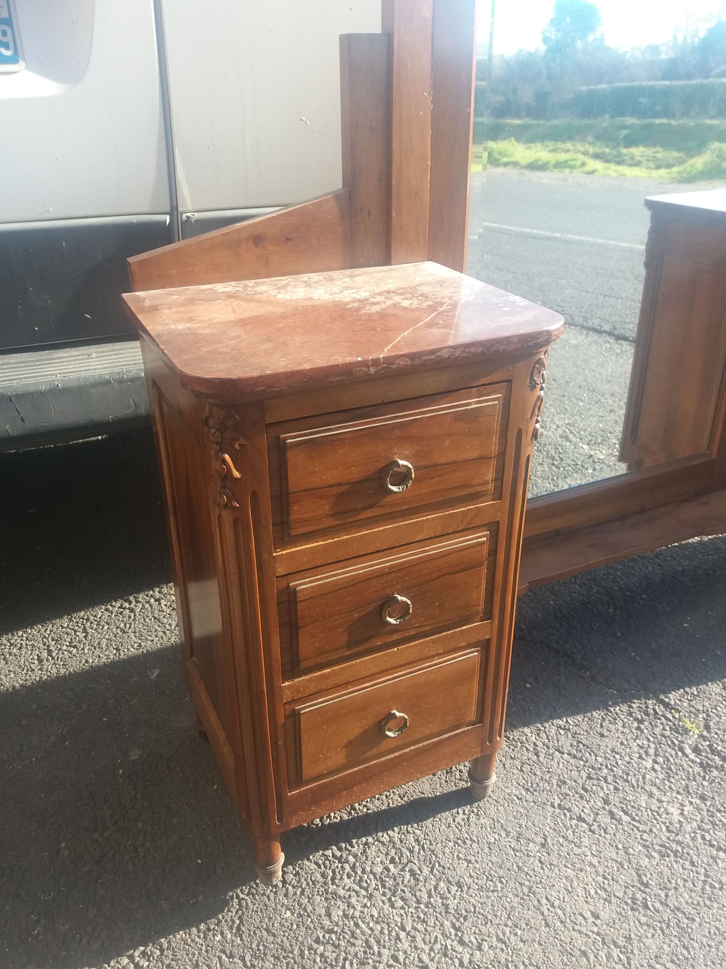 Art Deco dressing table in walnut and red Languedoc marble