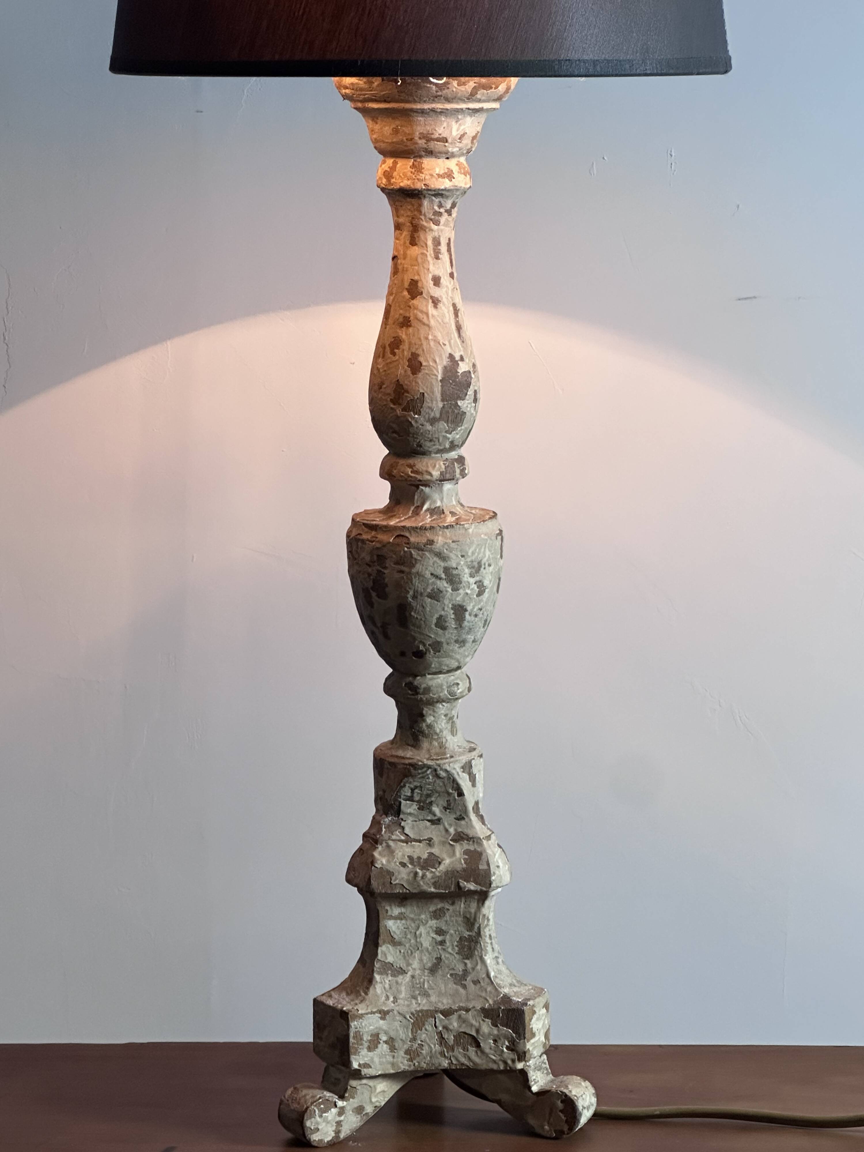 Lampe en bois patiné Shabby chic