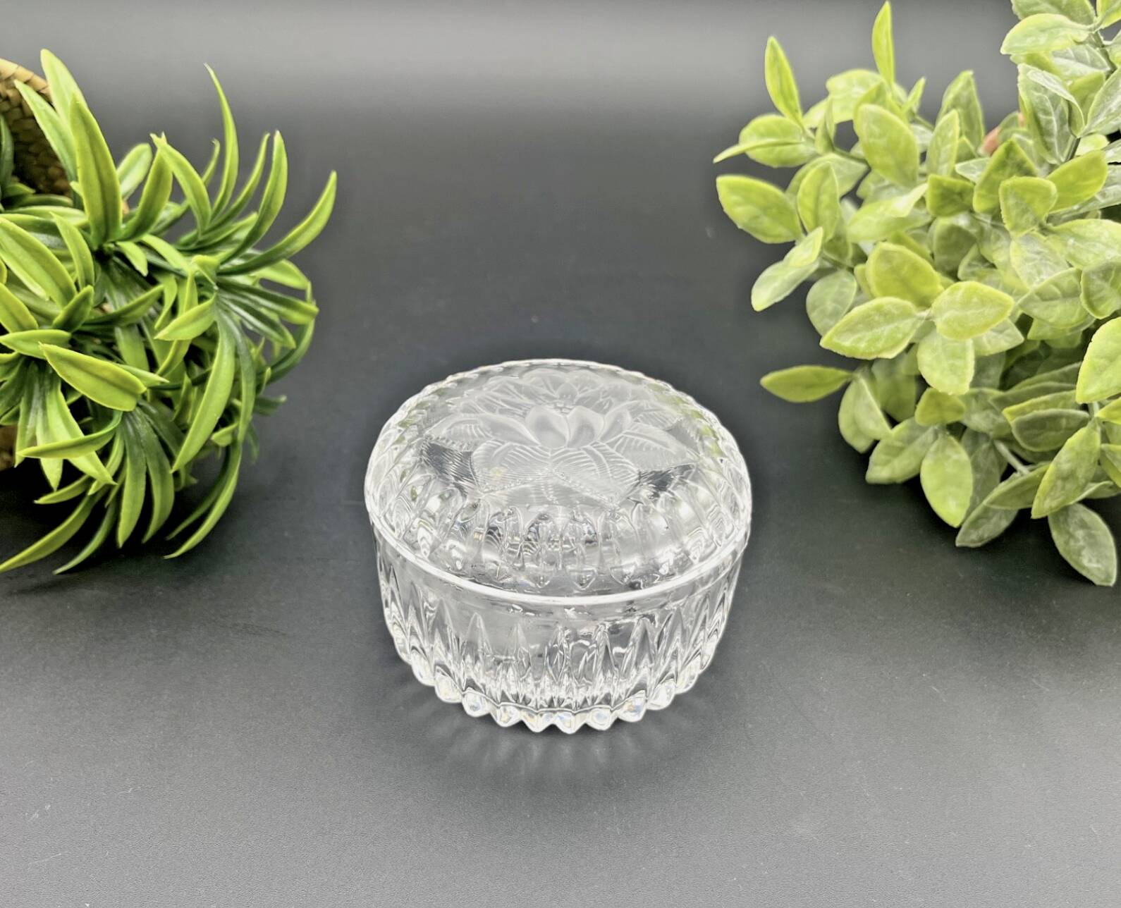Small crystal candy box with floral decoration - 637002