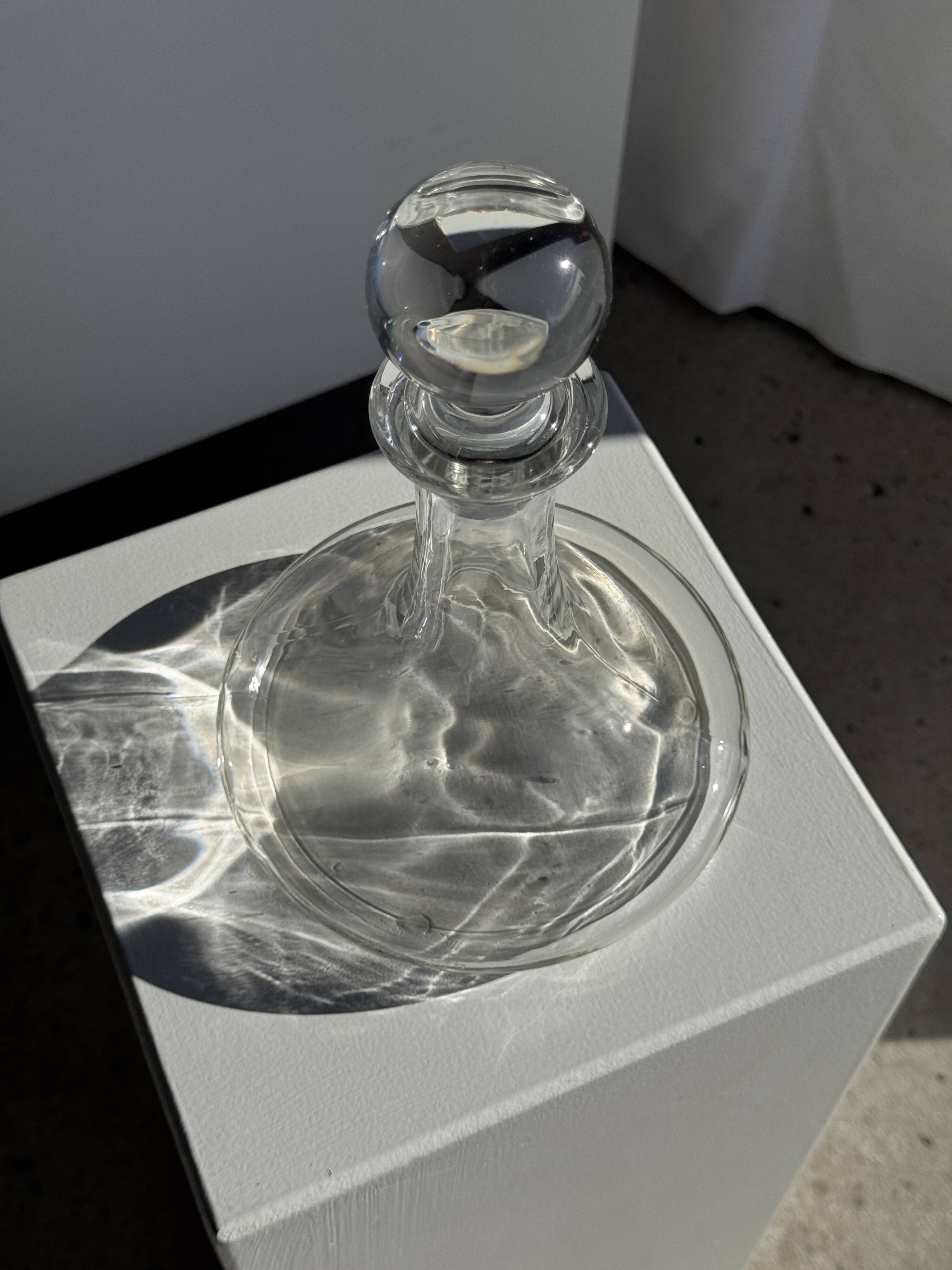 Vintage decanter with round stopper H27