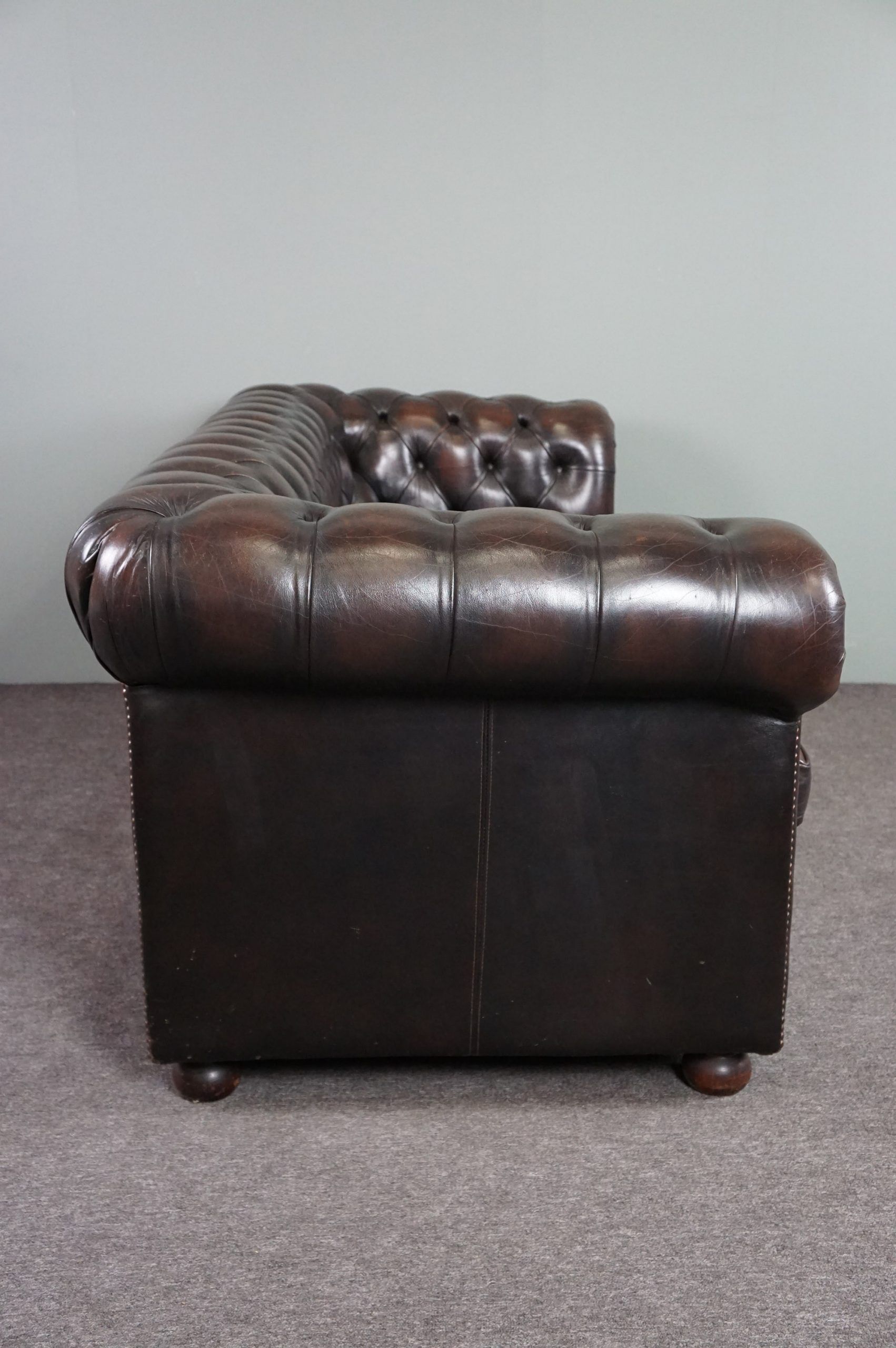 Handmade English cowhide leather Chesterfield sofa