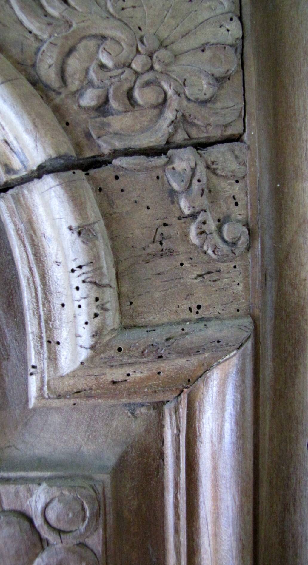 Antique baroque cabinet in solid oak