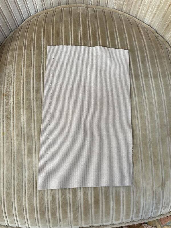 Fauteuil - Bergère de style Louis XVI réchampie velours beige