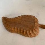 Empty pocket carved wood leaf shape
