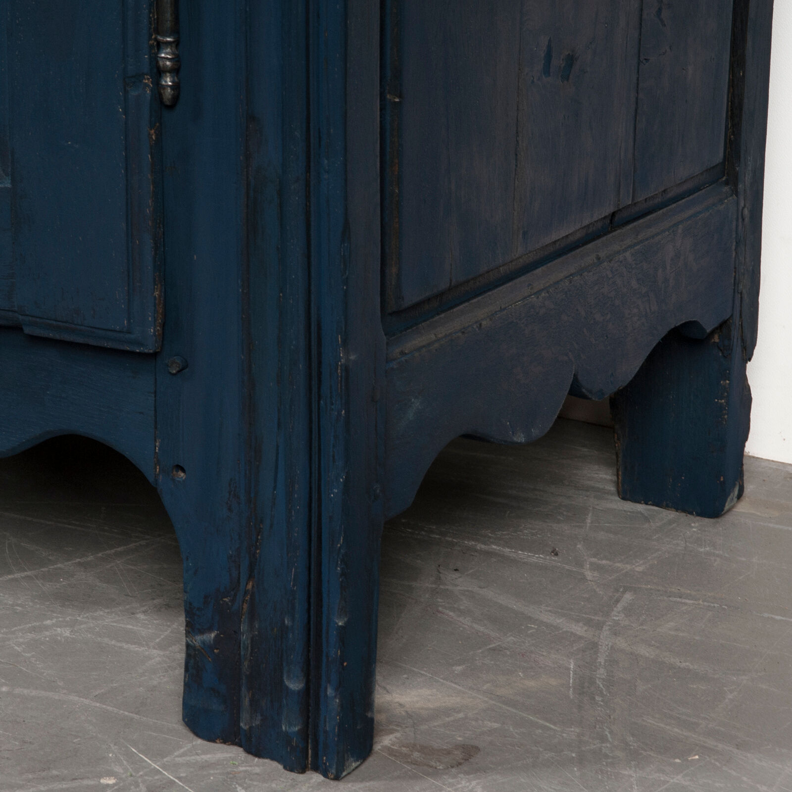 Indigo armoire