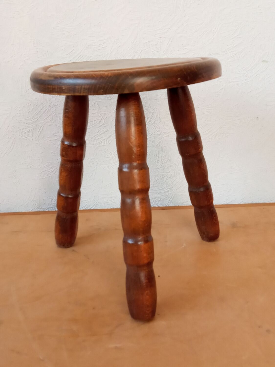 Tripod stool