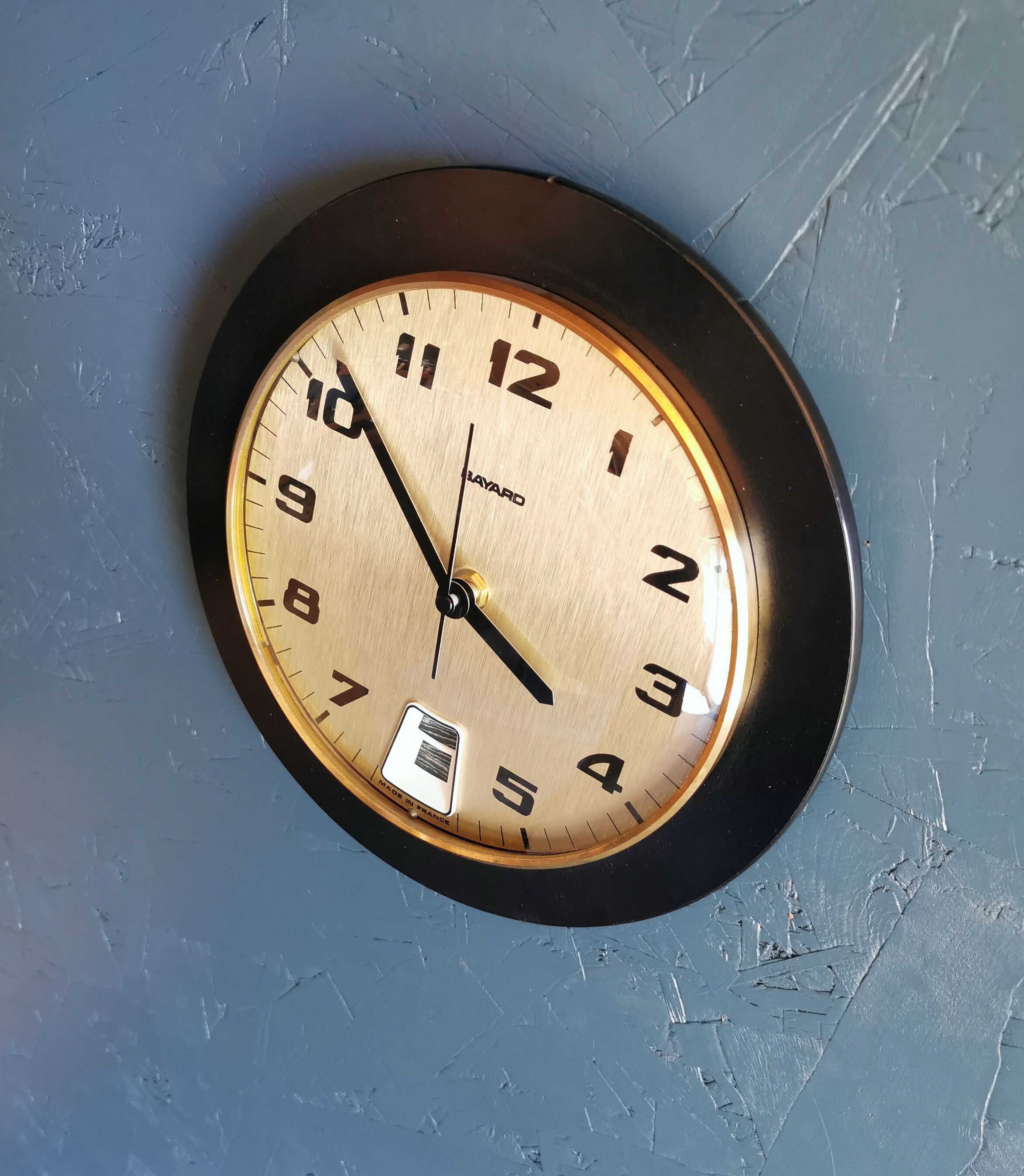 Vintage formica clock round silent wall clock "Bayard golden black"