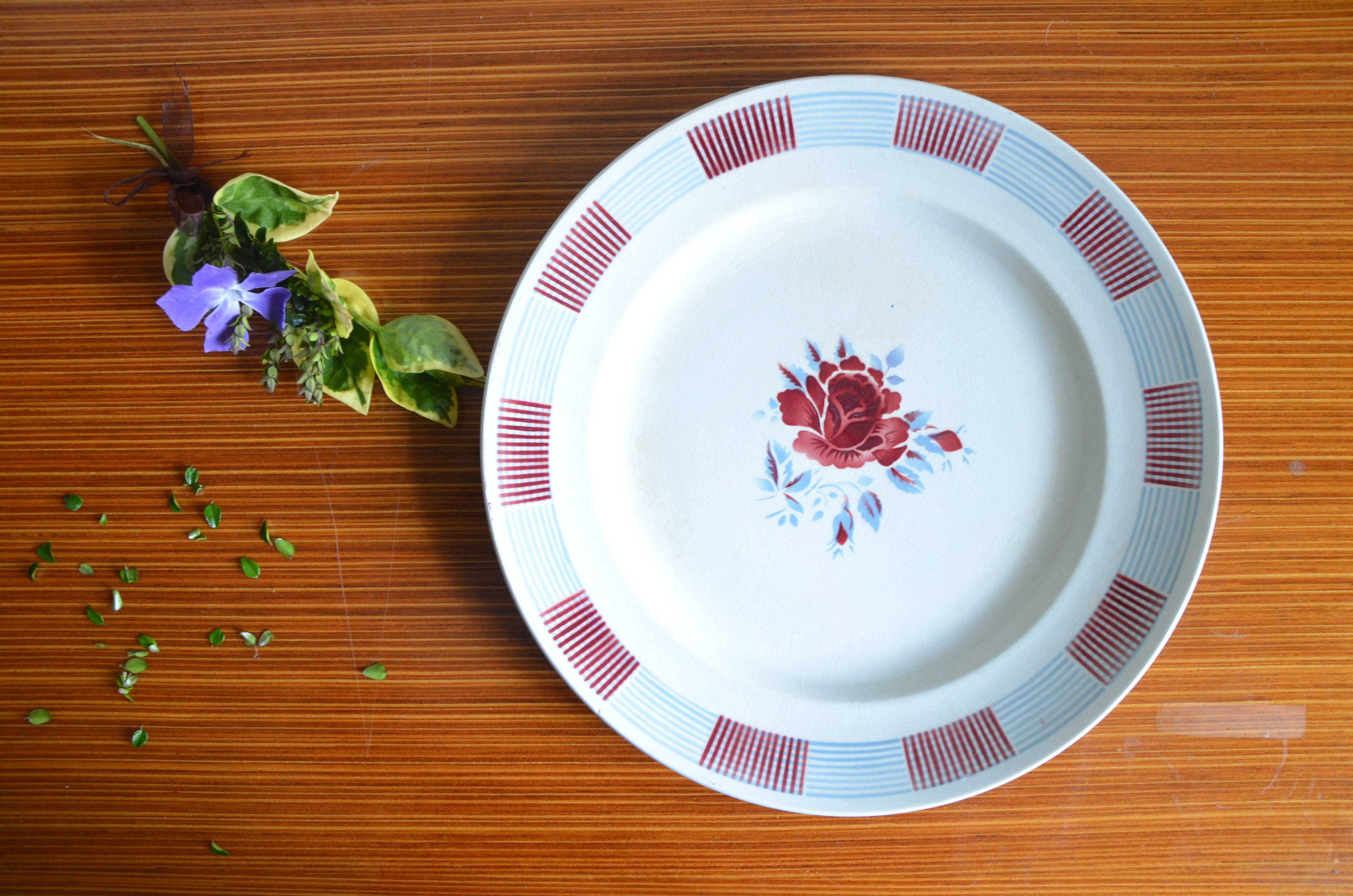 L'Amandinoise serving dish, Scottish collection