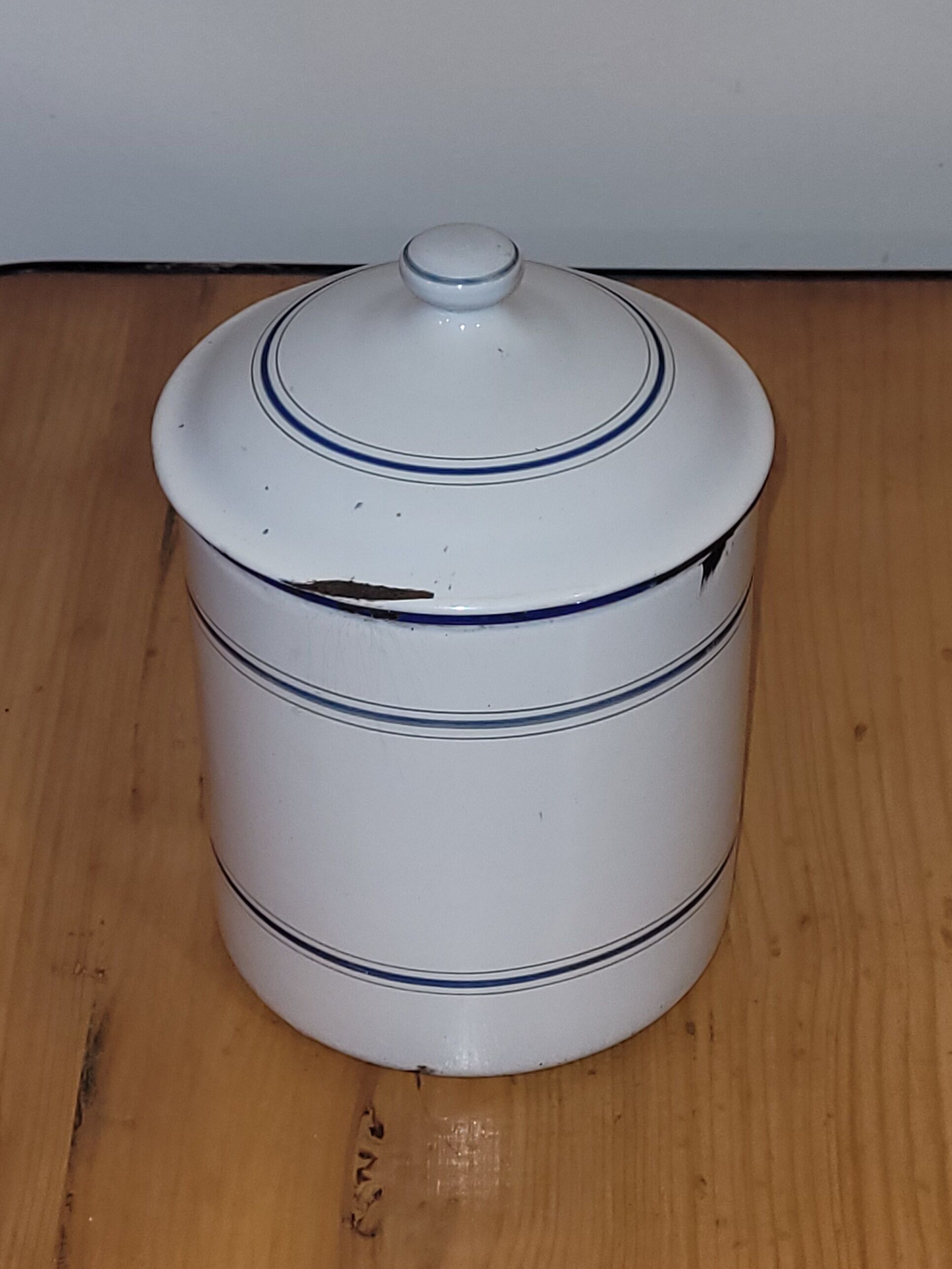 Enamelled sheet metal pot - old