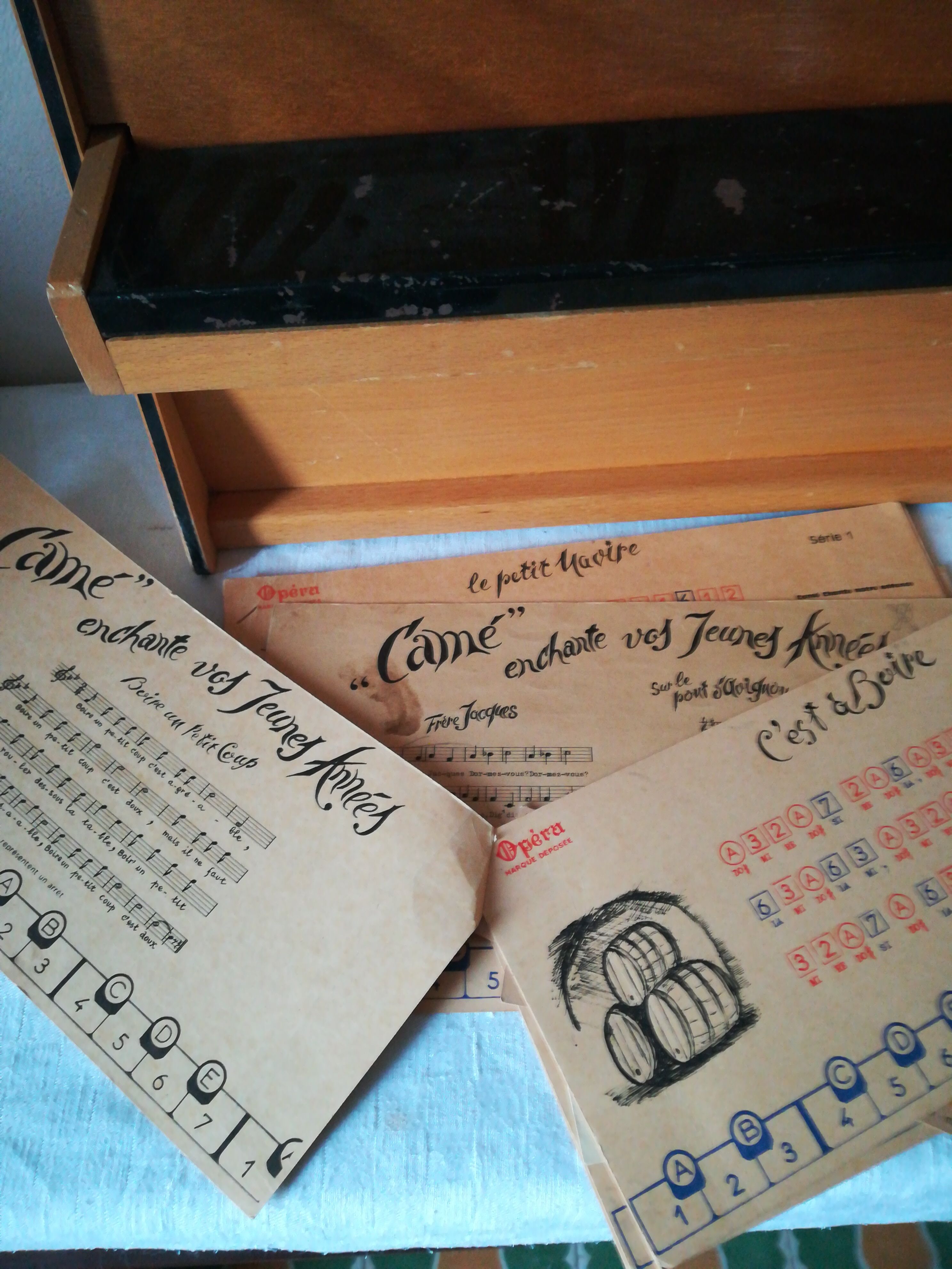 Miniature piano Opera for children