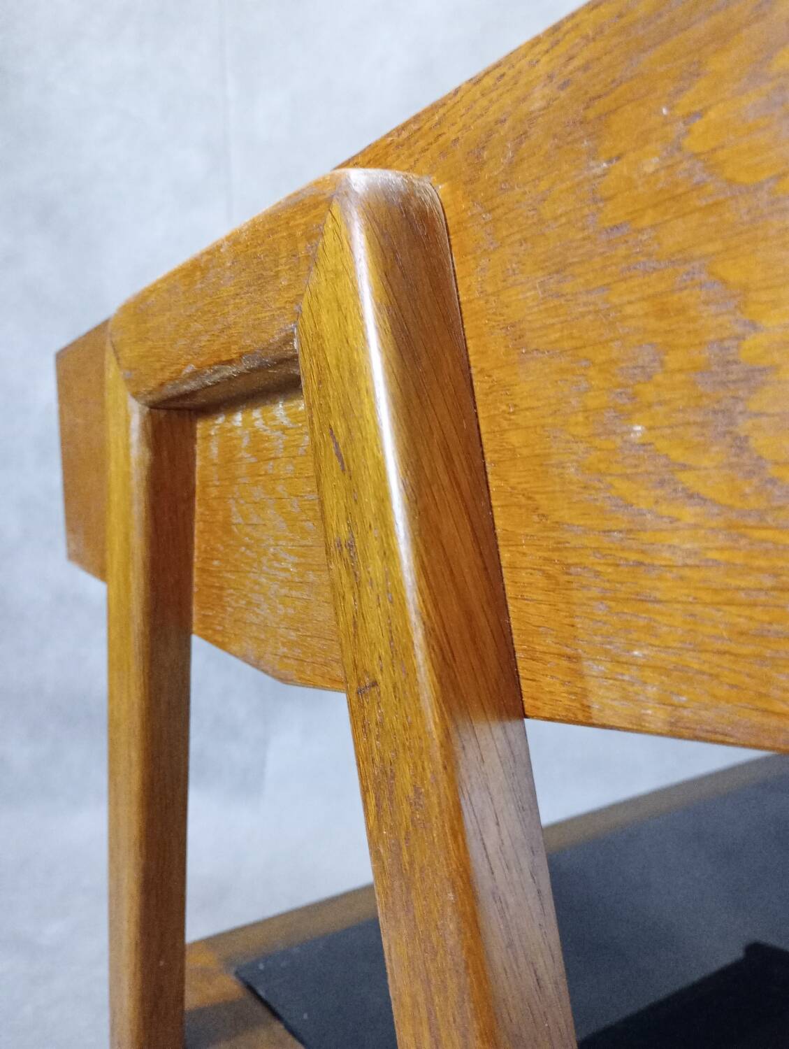 Table TV en chêne Jiràk par Drevotex, Vintage Tchèque 1960s