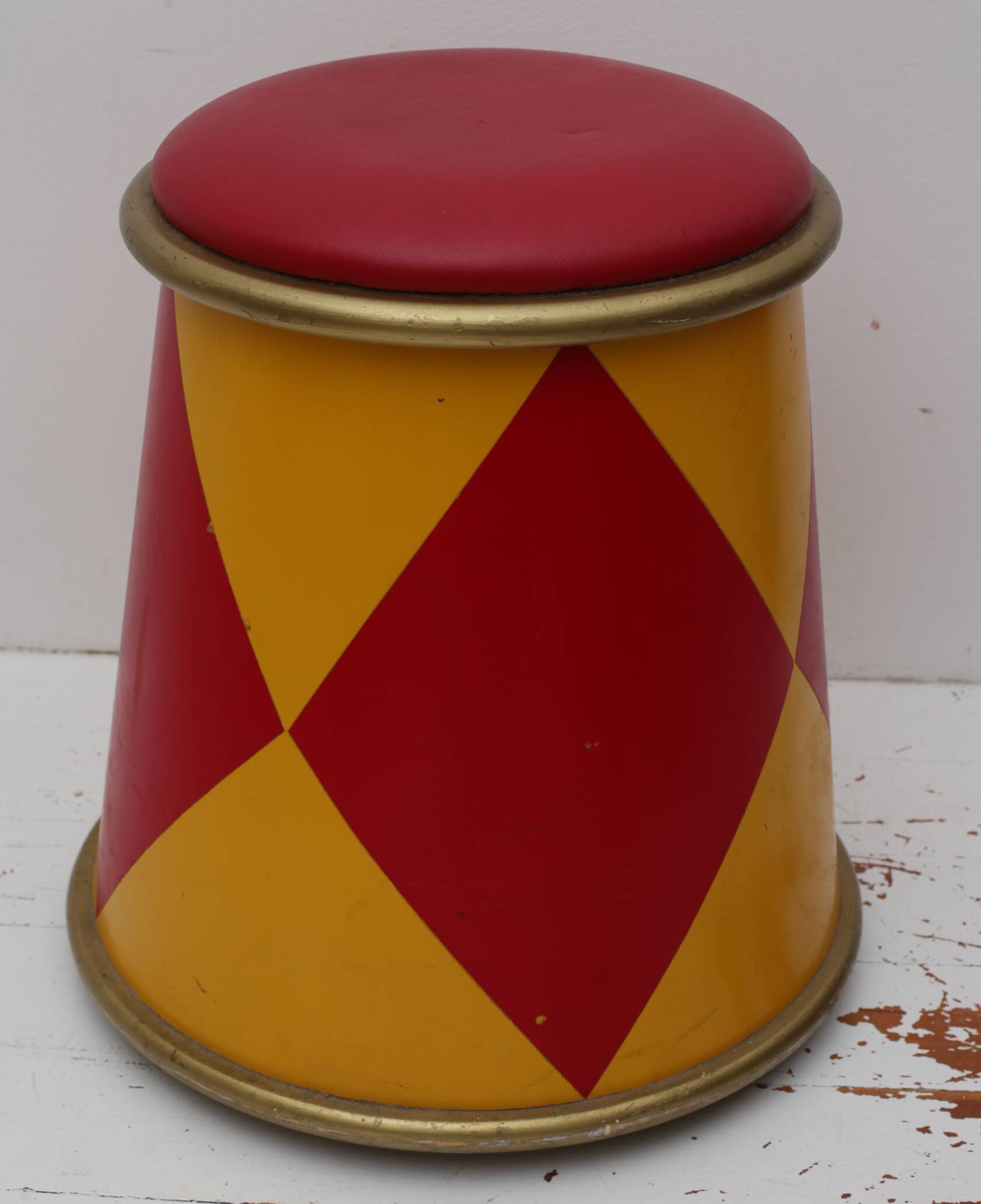 Circus stool pouf