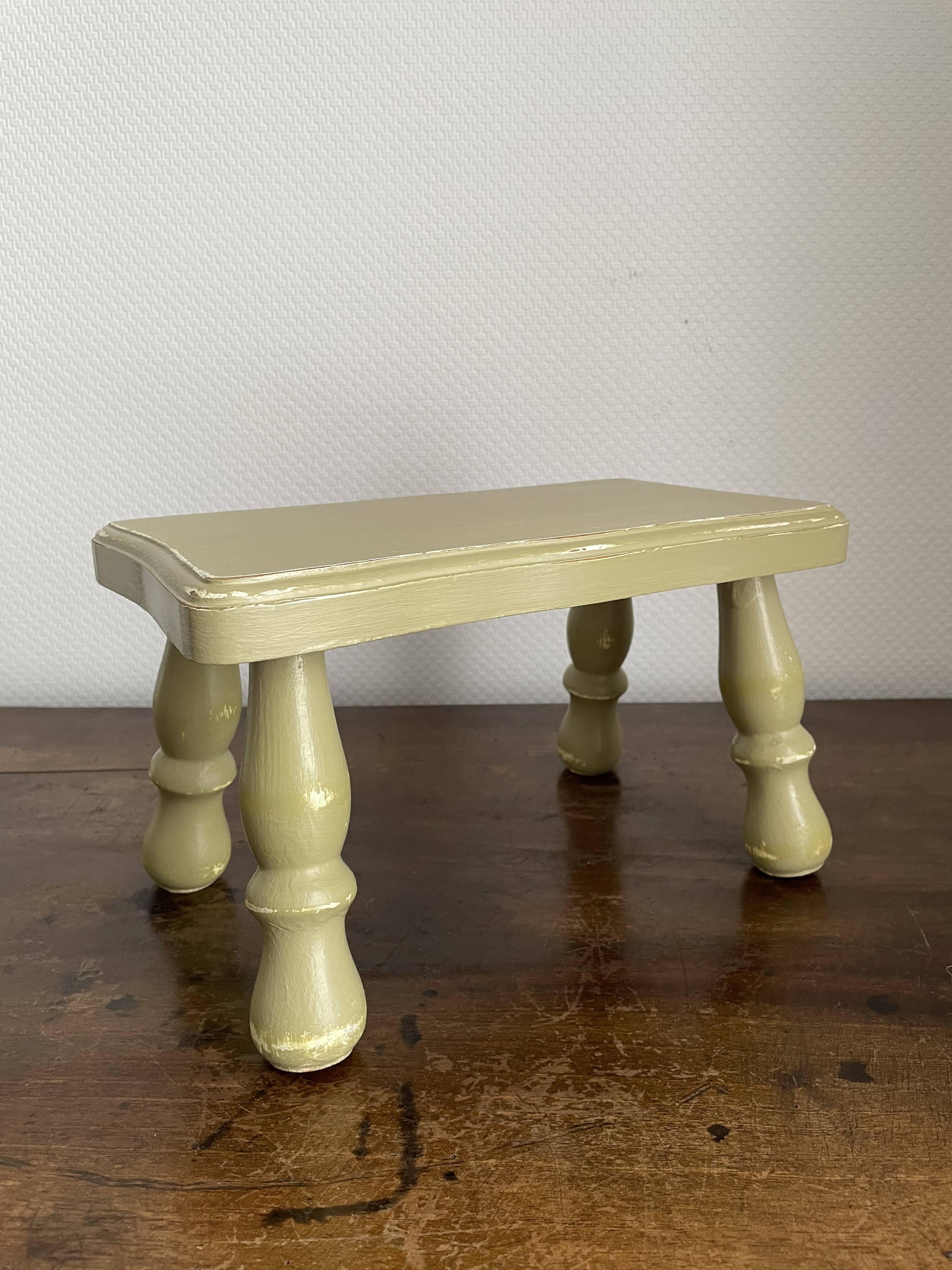 Stool with turned legs