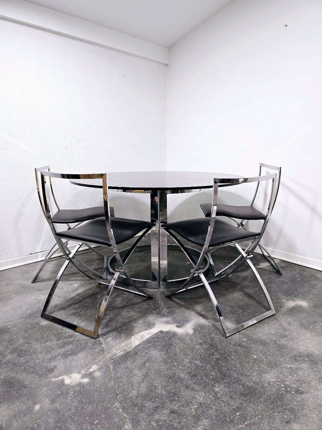 Table de salle à manger Vittorio Introini avec chaises Cuneo 1970