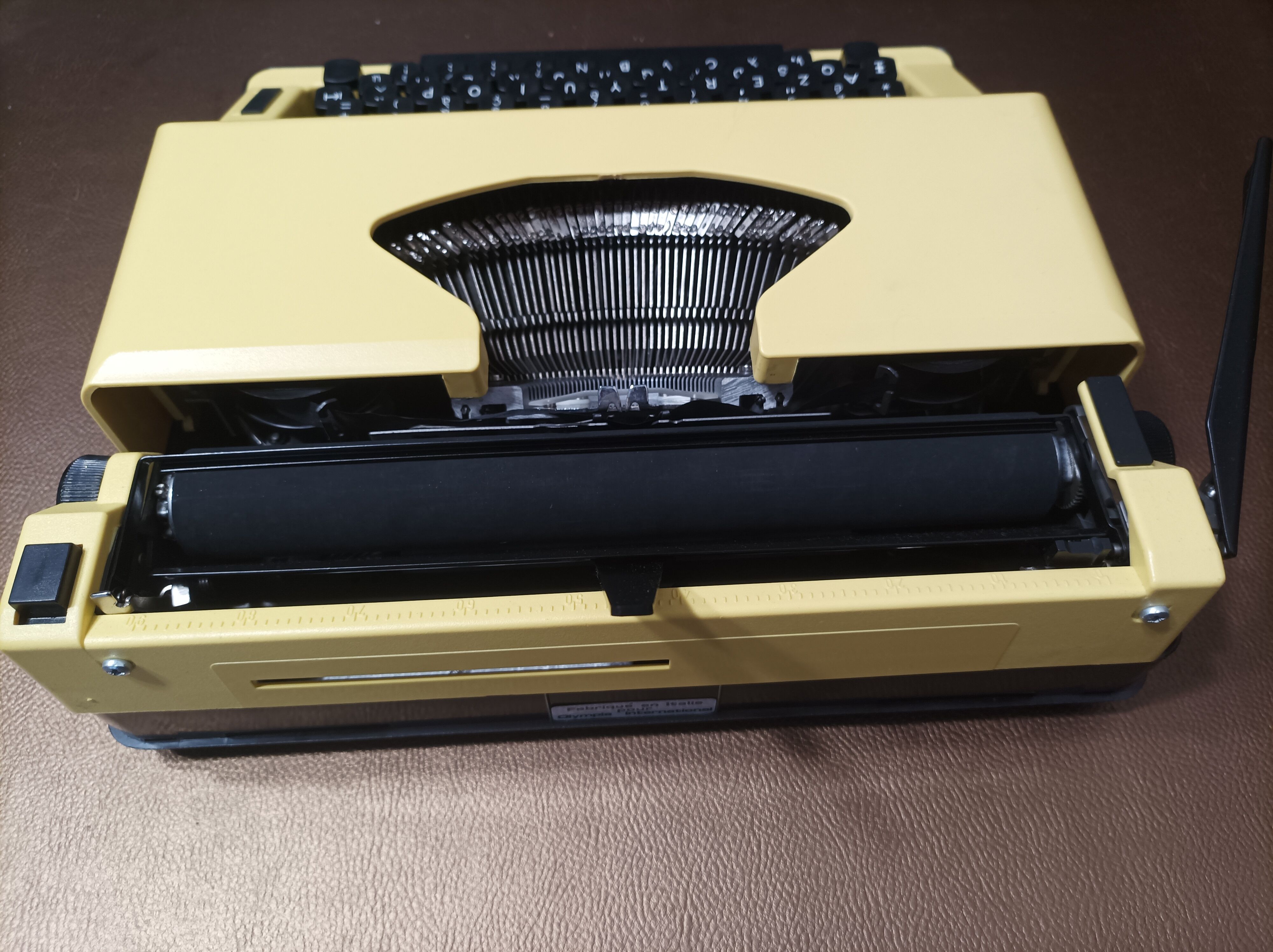 Olympia Conformatic 241 colour yellow